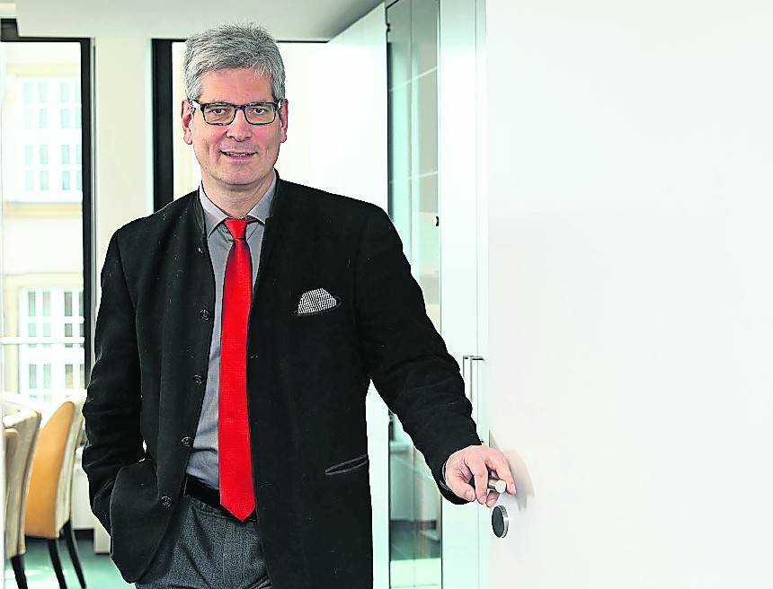  Der Anwalt Dr. Christof Wellens ist zu Gast in der Talkreihe „Mönchengladbacher Gesichter“ im St. Kamillus Kolumbarium. 