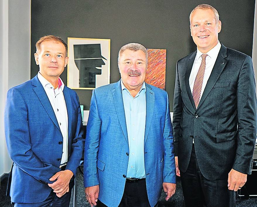  Ziel bleibt die Westverlängerung der Regiobahn bis Viersen: Landrat Dr. Andreas Coenen (r.) mit Regiobahn-Aufsichtsrat Heiner Cöllen (Mitte) und Andreas Budde, Planungsdezernent des Kreises Viersen. 