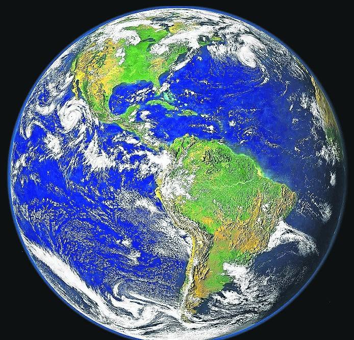 Alyssa Linnemann (l.) und Franziska Malo von „Schwalmtal räumt auf.“