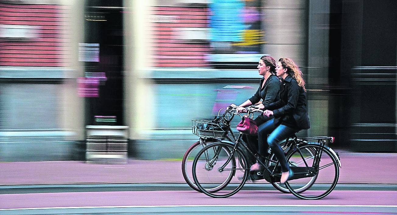 Mit dem Rad unterwegs – mit einer Critical Mass in Nettetal soll auf die Situation der Radfahrer aufmerksam gemacht werden.