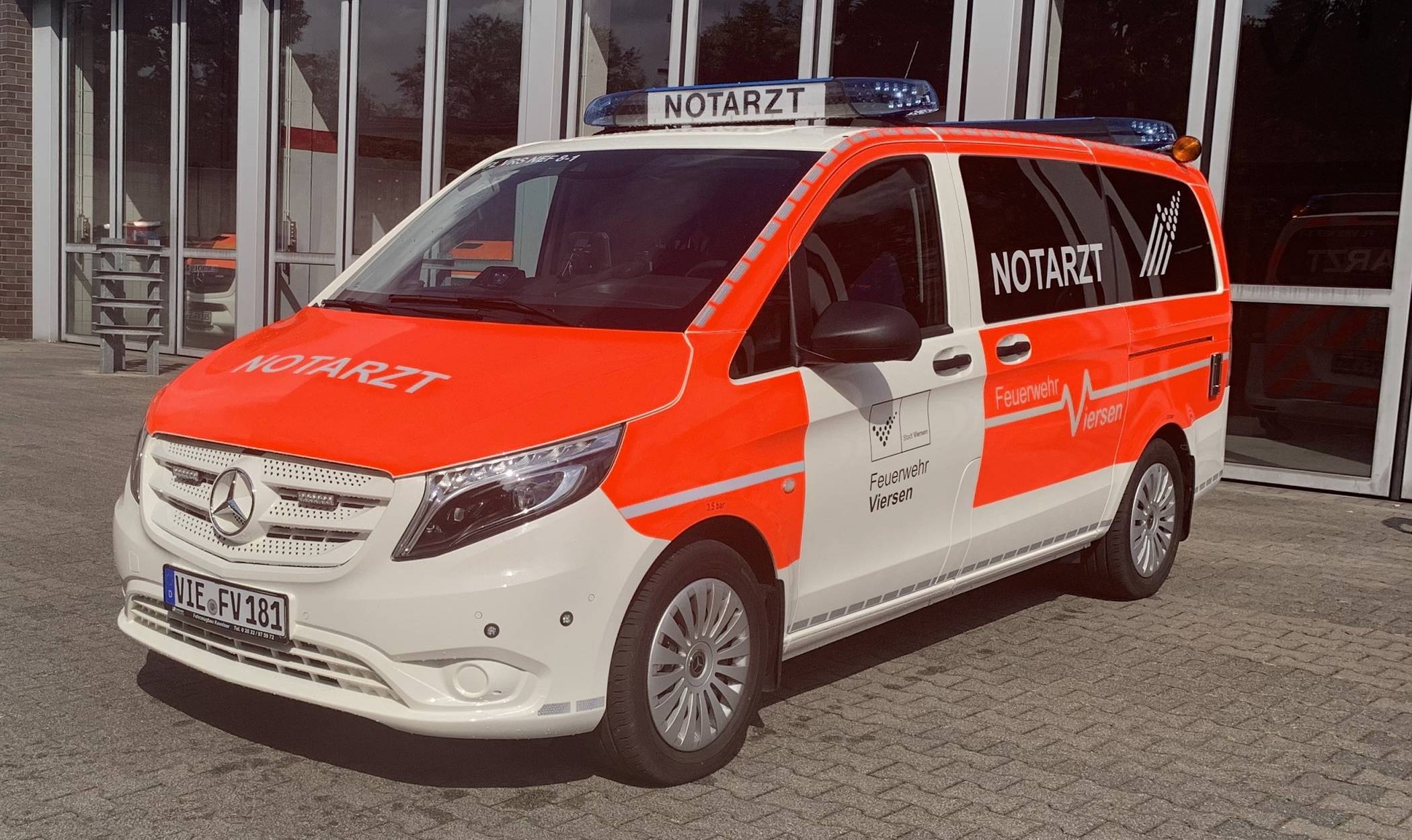  Das neue Notarzteinsatzfahrzeug ersetzt seinen sechs Jahre alten Vorgänger. 