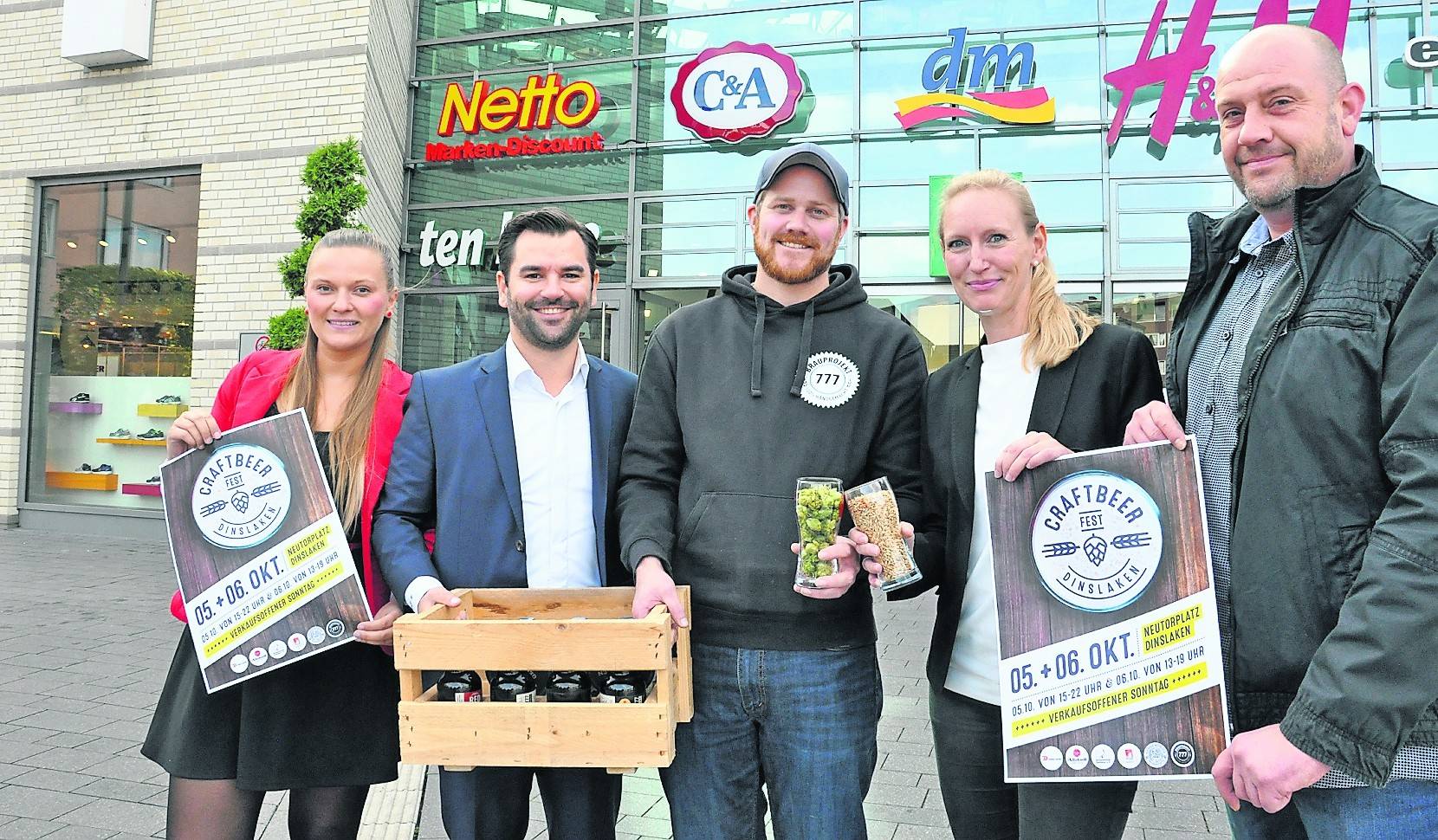  Freuen sich schon auf das Craftbeer-Festival am Neutorplatz: Sandra Malleis und Tobias Agthe von der Neutor Galerie, Torsten Mömken vom Brauprojekt 777 und Antje Vancraeyenest und André Remke von der städtischen Wirtschaftsförderung. 