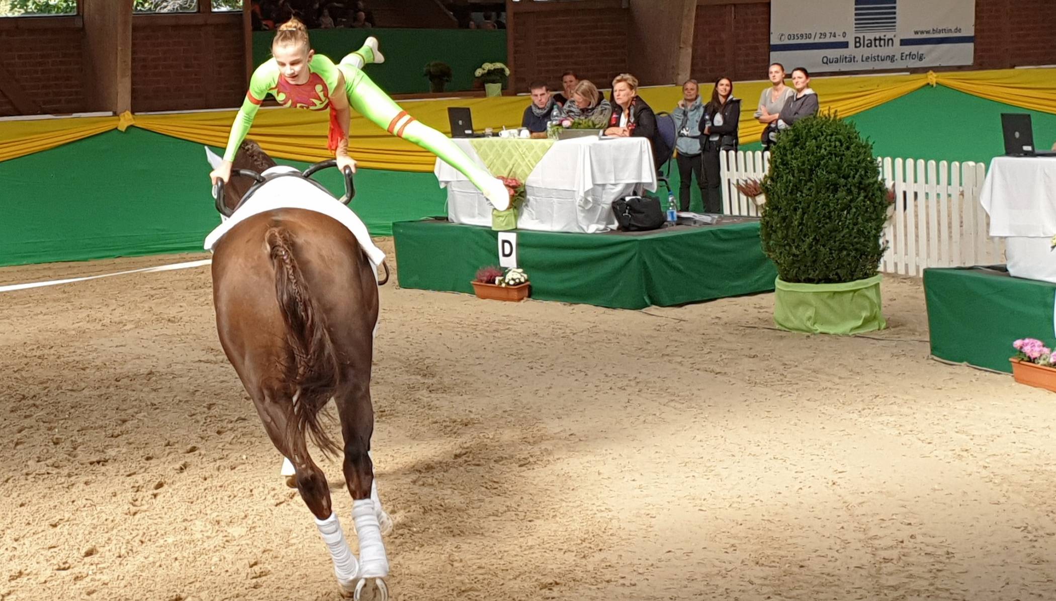 Luana Thammig zeigte bei der Deutschen Meisterschaft im Einzel-Voltigieren eine tolle Kür.