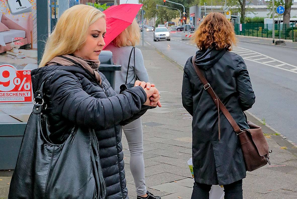 Kommt er oder kommt er nicht: Zurzeit fallen immer wieder Busse aus. Ein hoher Krankenstand und Urlaubszeiten bei der NEW führen zu Busfahrermangel.Die NEW ist vor allem bemüht, den Schulbusverkehr und die Anbindung an große Gewerbegebiete zu sichern.