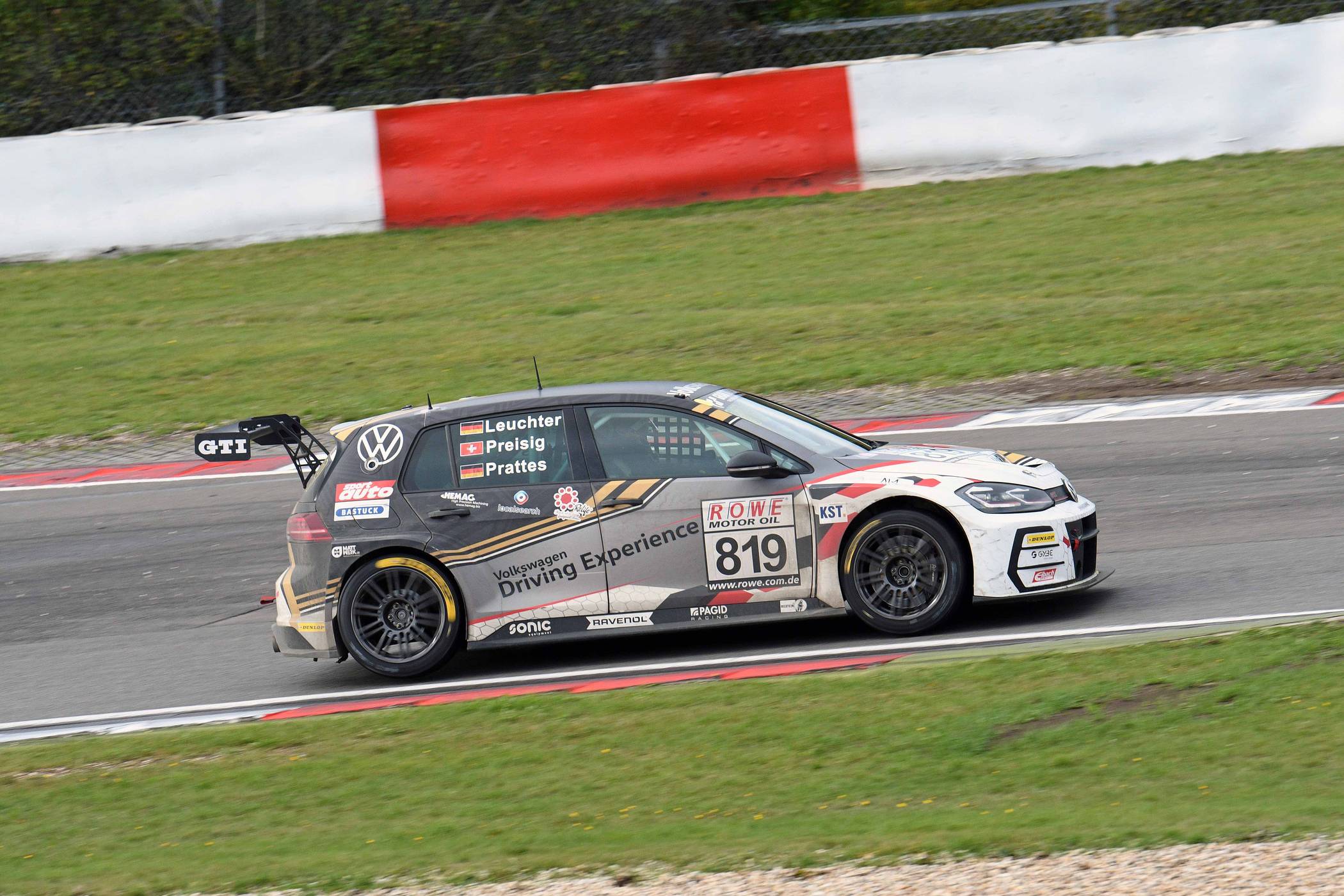  Der Golf GTI, u.a. mit Benjamin Leuchter am Volant. 