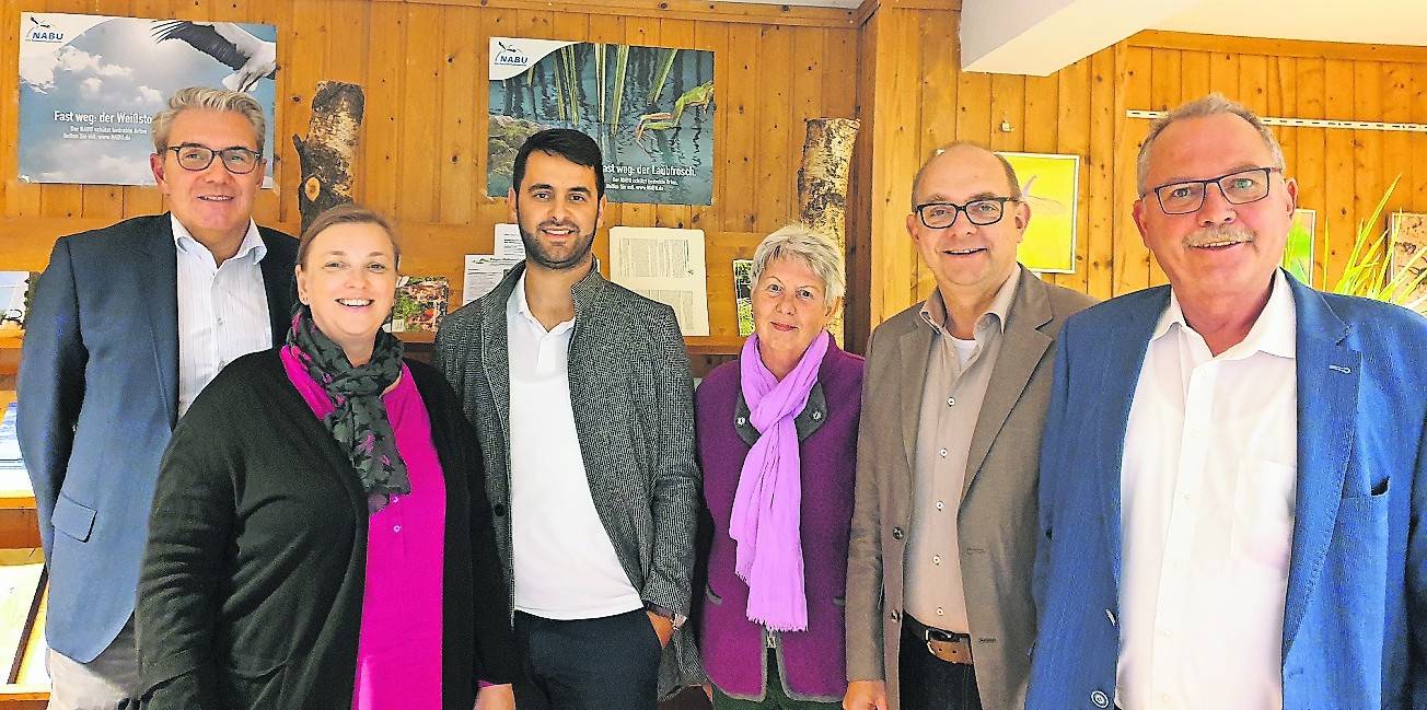  Diskutierten den globalen und lokalen Klimaschutz (von links): Markus Grühn (Stadt Nettetal), SPD-Ortsverbandsvorsitzende Tanja Jansen, Klimamanager Musa Sahin, SPD-Fraktionsvorsitzende Renate Dyck, Andre Stinka MdL und Udo Schiefner MdB. 