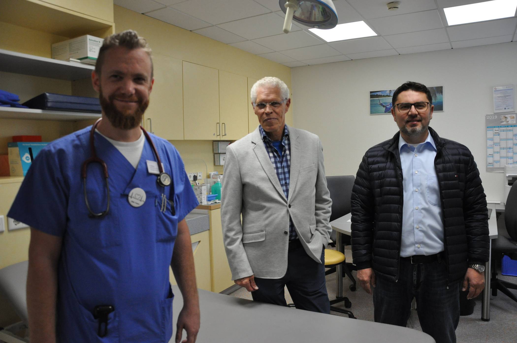 Die Mediziner Sebastian Bolten, Michael Weyer Özkan Eve und (von links) in den Räumen der neuen Notdienst-Praxis.