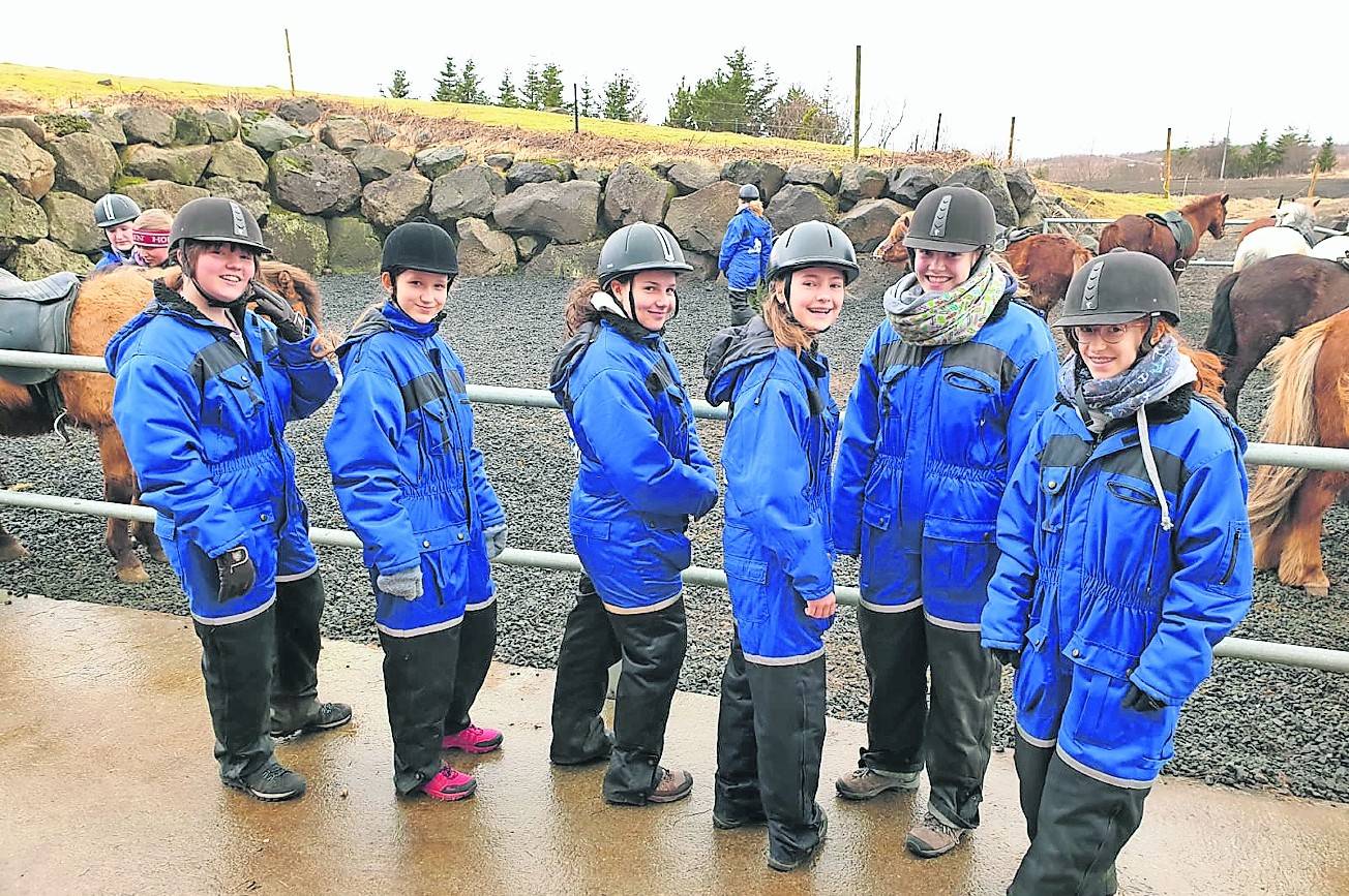  Ein Highlight für Sophia Belyanina (2.v.l.): der Ausritt auf den Islandpferden zum Abschluss der Forschungsexpedition. 