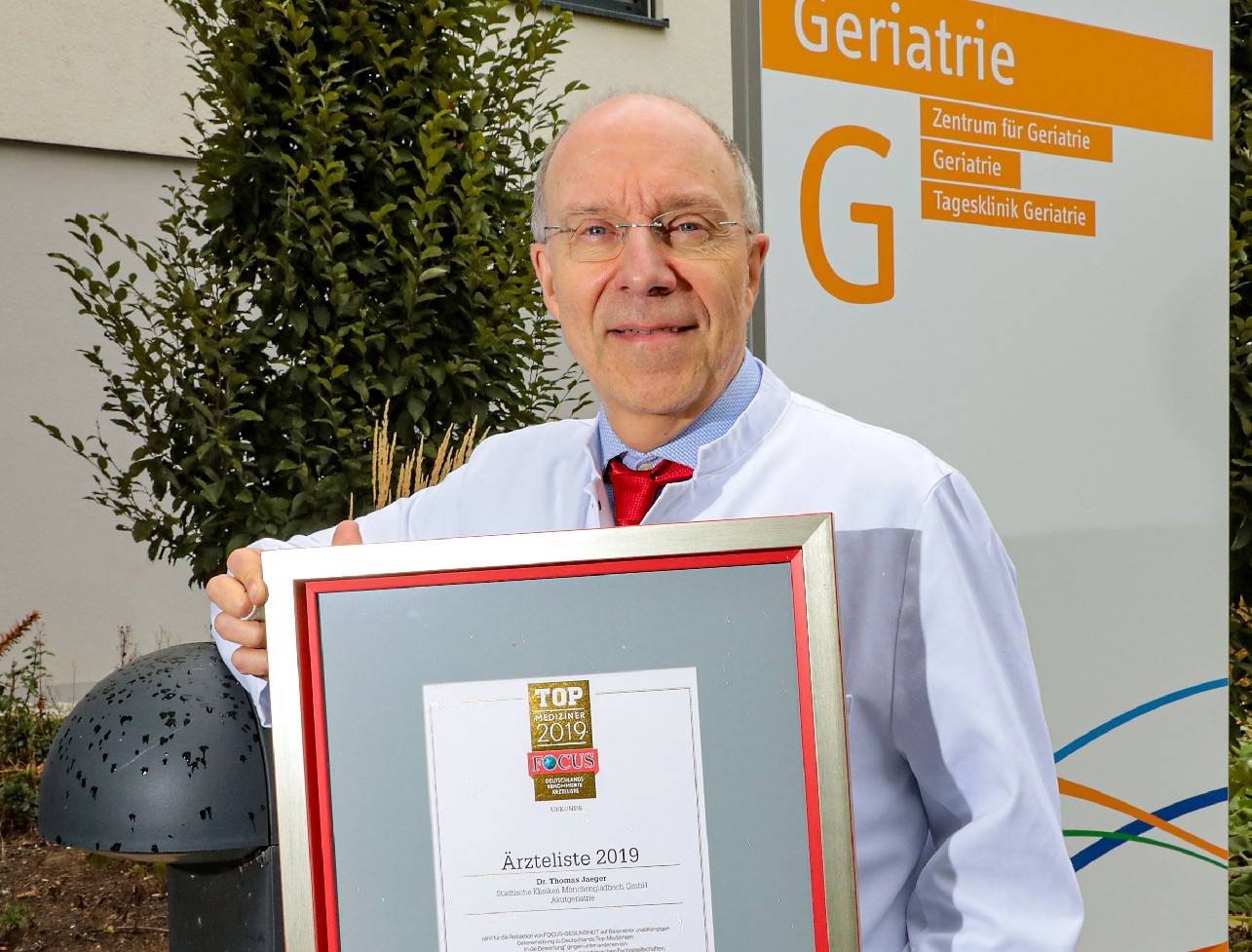  Dr. Thomas Jaeger zählt zu den Top-Medizinern Deutschlands und freut sich über das Focus-Siegel. 
