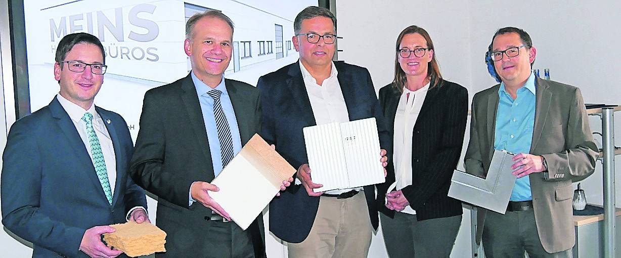 Hans-Willi Pergens (Wirtschaftsförderung), Bürgermeister Christian Wagner, Christoph Dicks, Eva Dammer-Dicks (MEINS) und Christoph Kamps (Wirtschaftsförderung, v.l.).