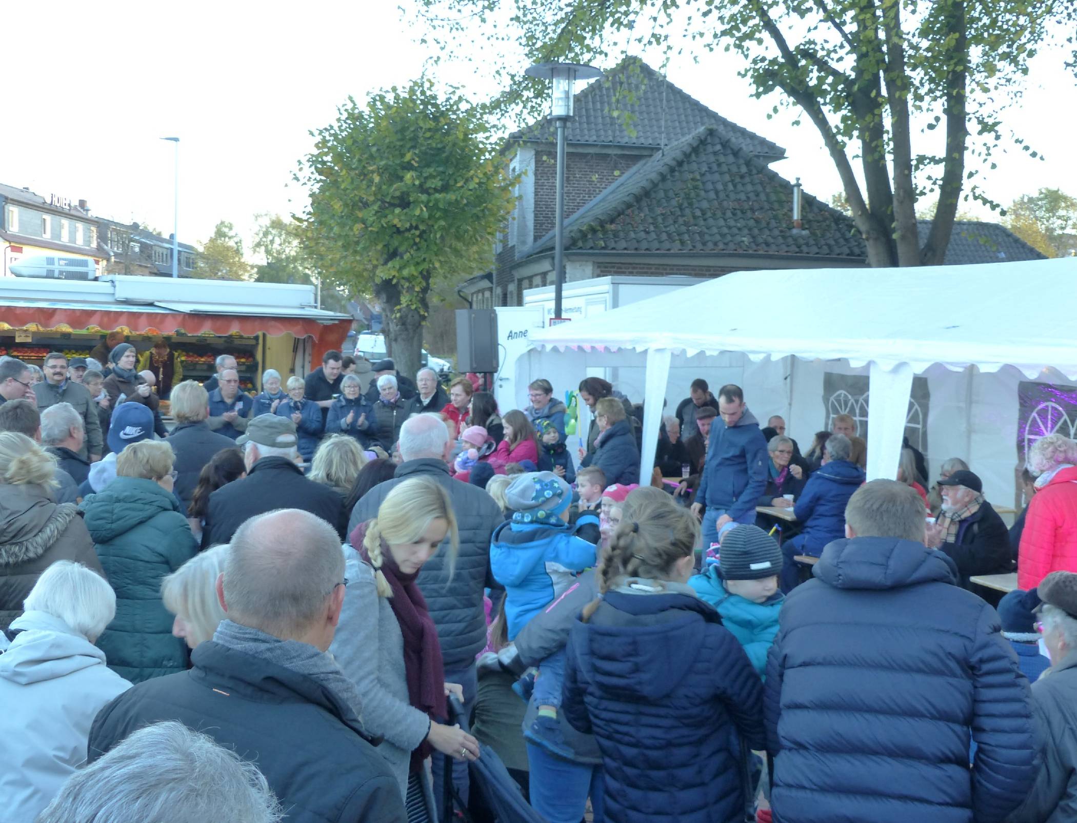  Beliebt und gut besucht ist der Ossenberger Martinimarkt. In diesem Jahr findet er bereits 11. Mal statt. 
