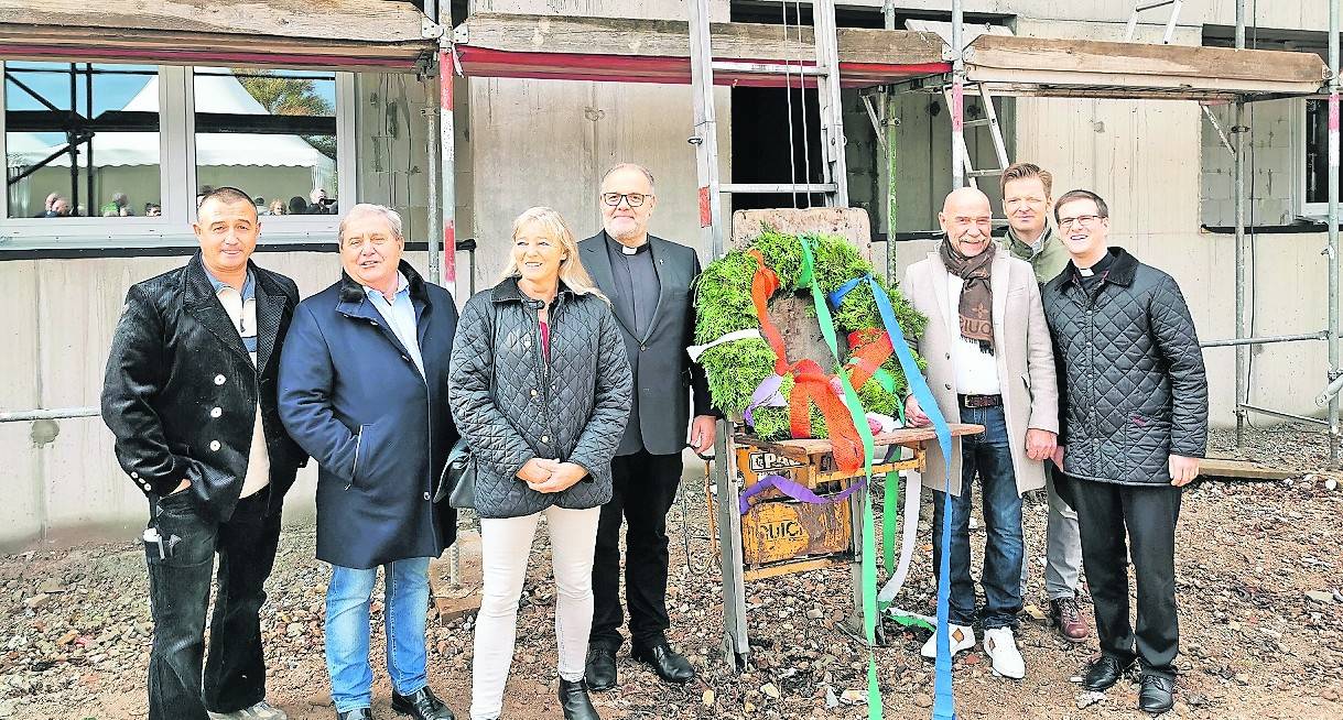  Beim Richtfest waren alle Beteiligten guter Dinge. 