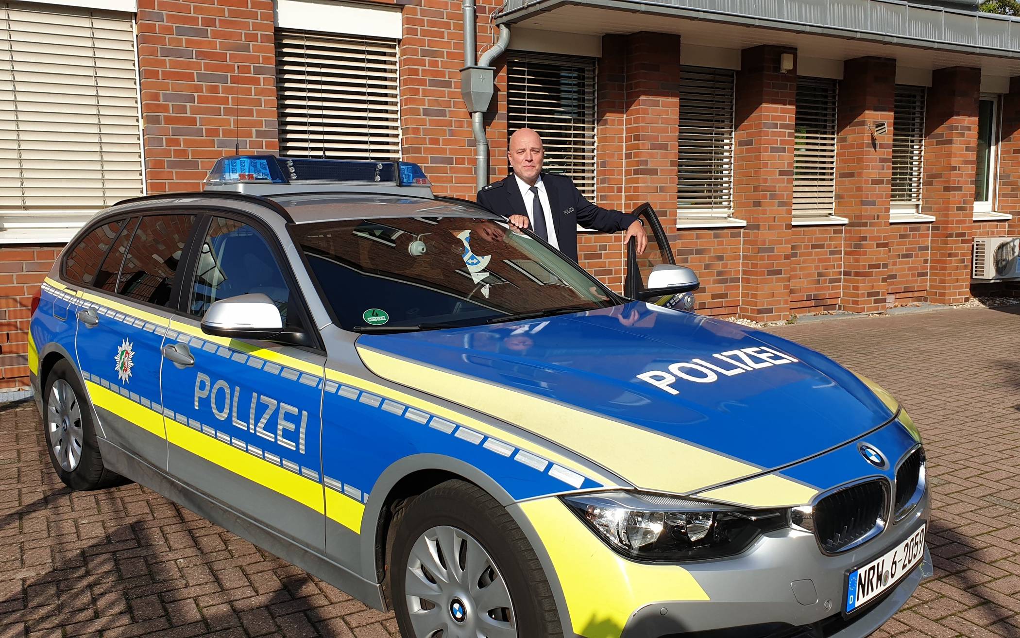 Thomas Engel ist der neue „Dorfpolizist“ von Osterath. Das ist seine Heimat, da kennt er sich blendend aus. Daher freut er sich über seine neue Aufgabe – in seinem 40. Dienstjahr