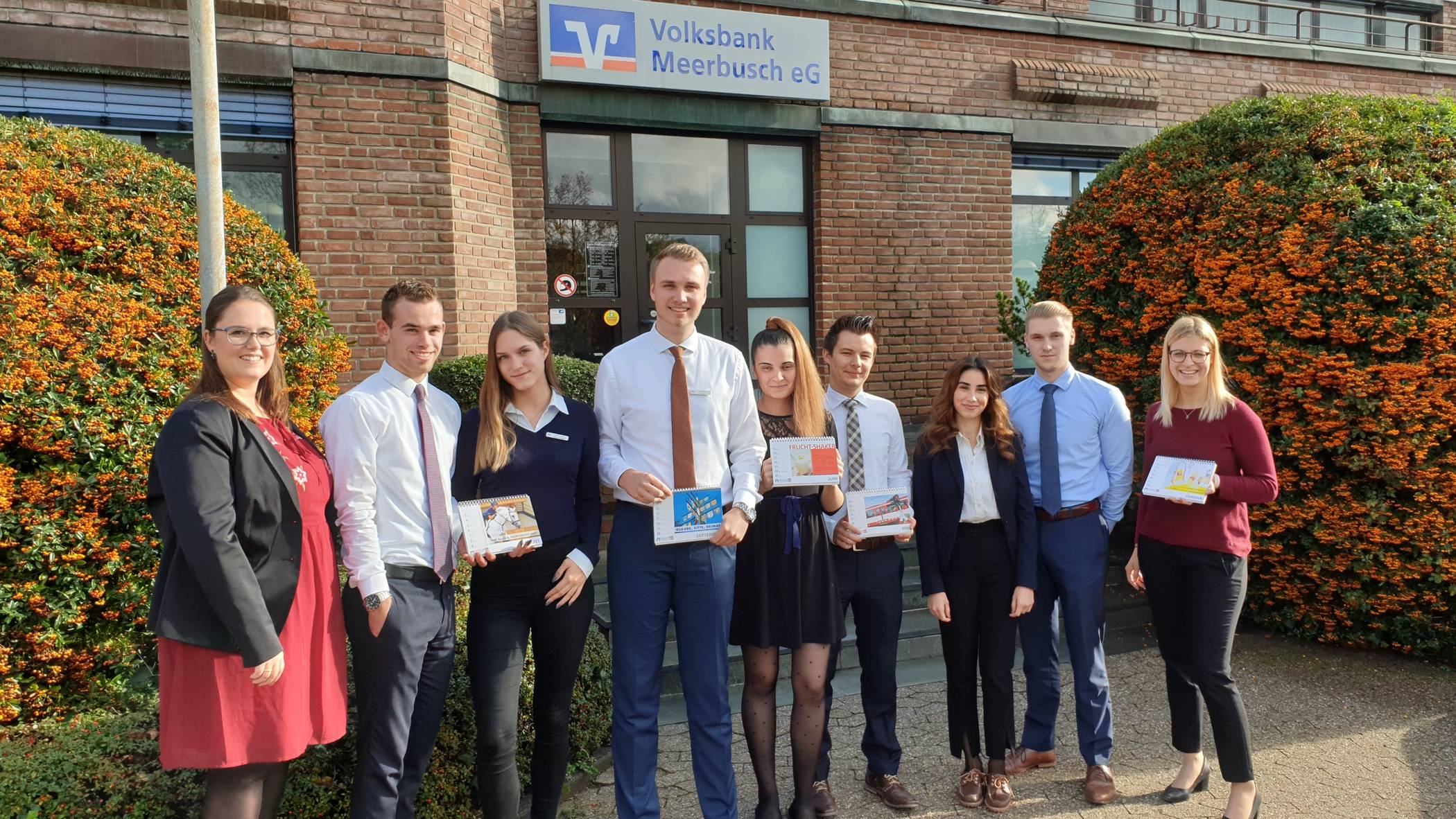 Die Beteiligten: Marina Ducksch (l.), Ben Brauckmann, Katrin Ewenz, Ben Bode, Selvete Islamaj, Tobias Odermatt, Yasemin Semerci, Felix Herriger und Carolin Knüpfer (r.).