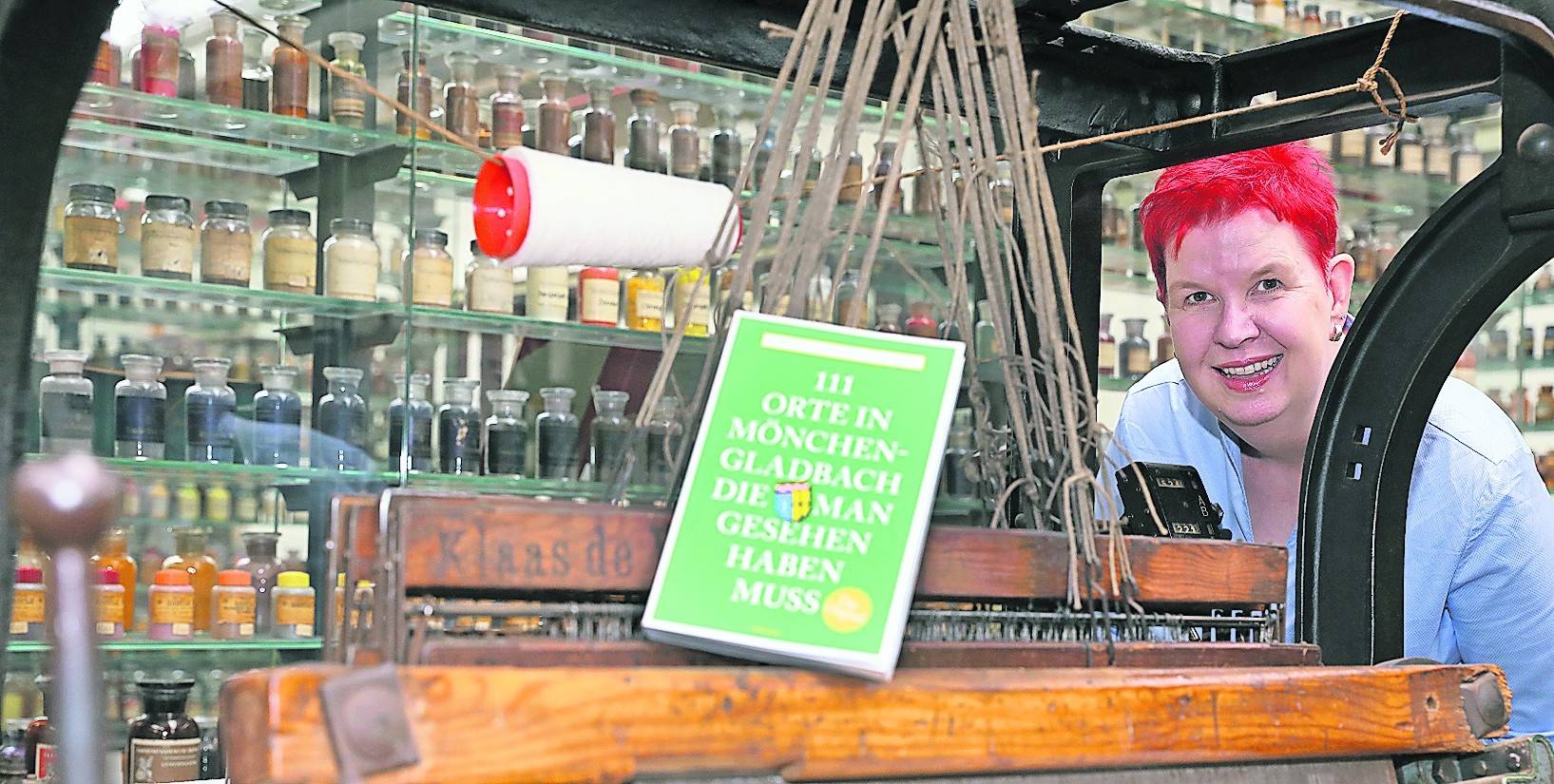 Auch das Textiltechnikum ist einer der 111 Gladbacher Orte, die im neuen Stadtführer von Garnet Manecke und Vera Anders (kleines Bild) vorgestellt werden.