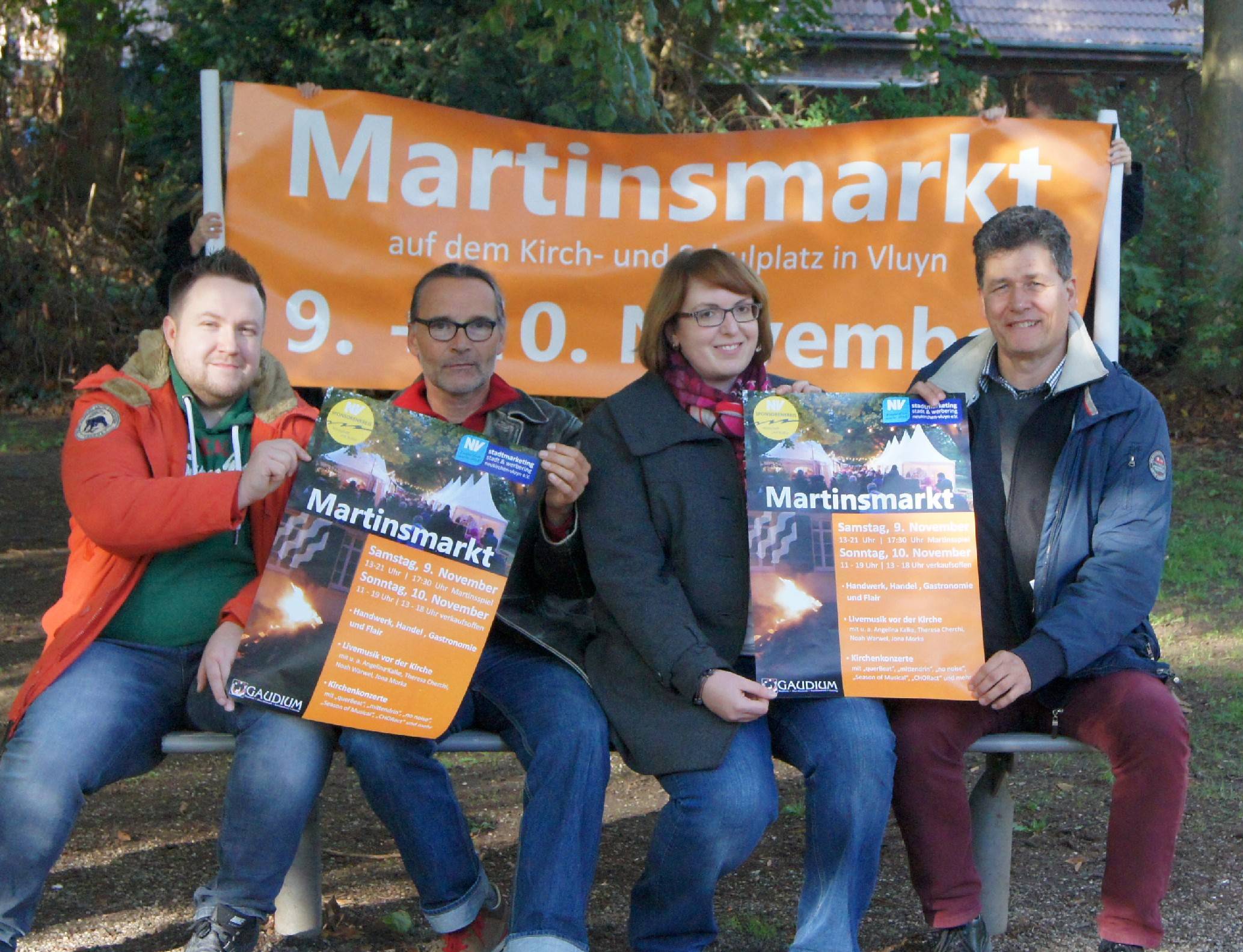  Laden zum Martinsmarkt 2019 (v. l.) ein: Jan-Christian Schneider (Werbering Neukirchen-Vluyn e. V.), Rüdiger Eichholtz (Kulturbeauftragter der Stadt Neukirchen-Vluyn), Sabrina Daubenspeck (Stadtmarketing Neukirchen-Vluyn) und Frank Gehrke (Gaudium Veranstaltungs-GmbH). 