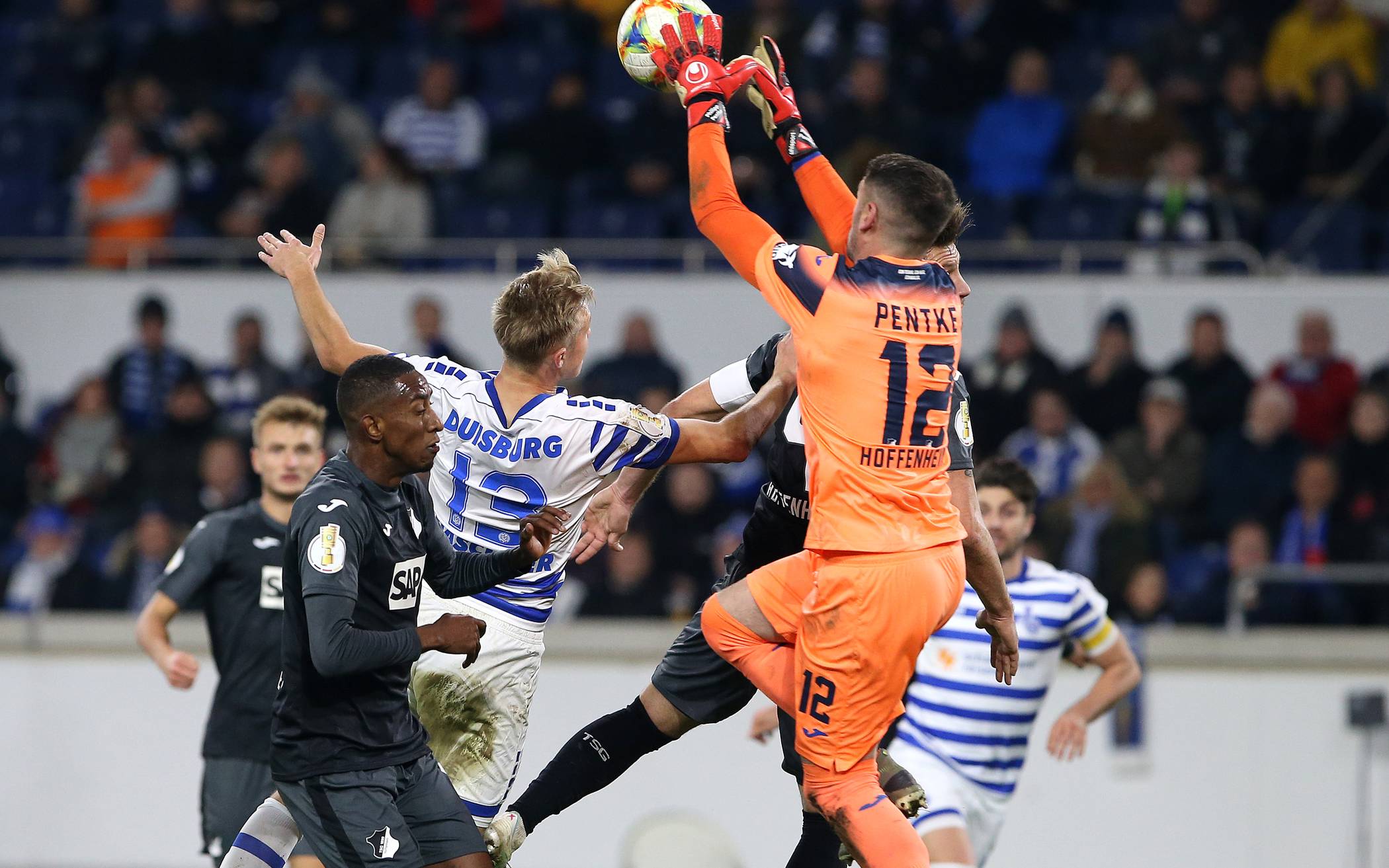 Lukas Daschner im Gewühl - der