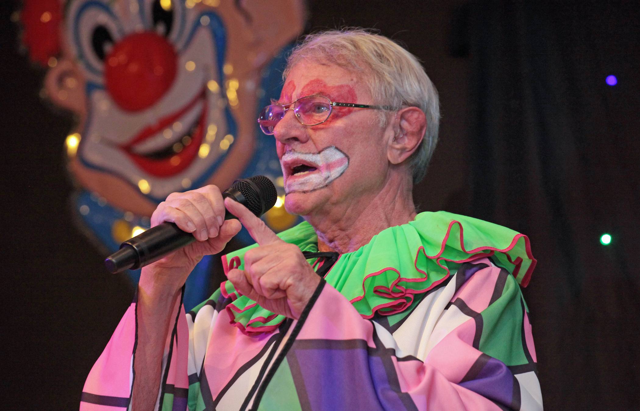  Hoppeditz, Paul Rapp, schwor die Jecken auf die neue Karnevalssession ein. 