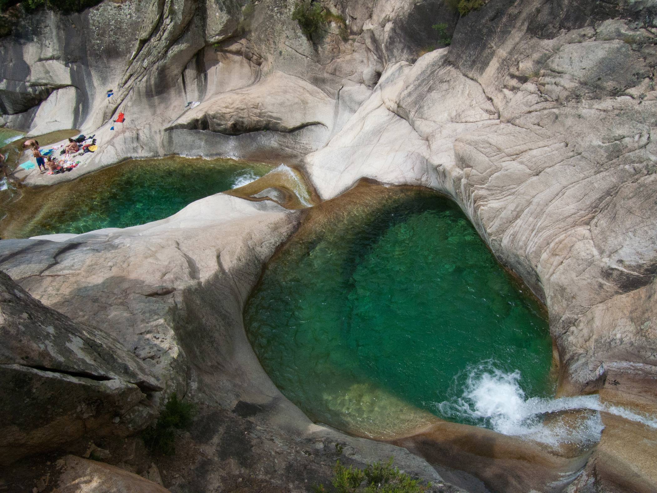 Nur eines der Motive: Die Badegumpen der Cascades de Purcaraccia auf Korsika.