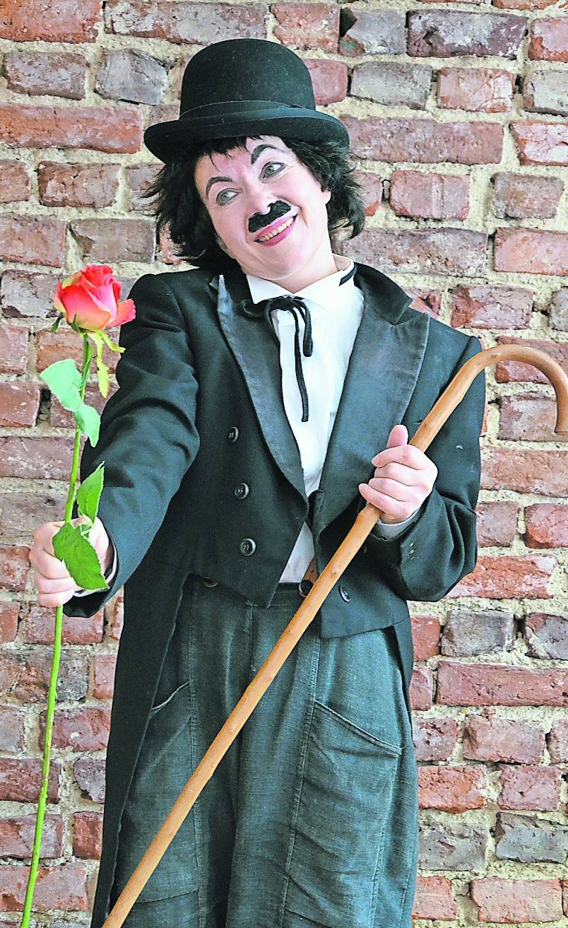 Antoschka als Charlie Chaplin. Der Schauspieler gilt als einer der einflussreichsten Komiker der Filmgeschichte.