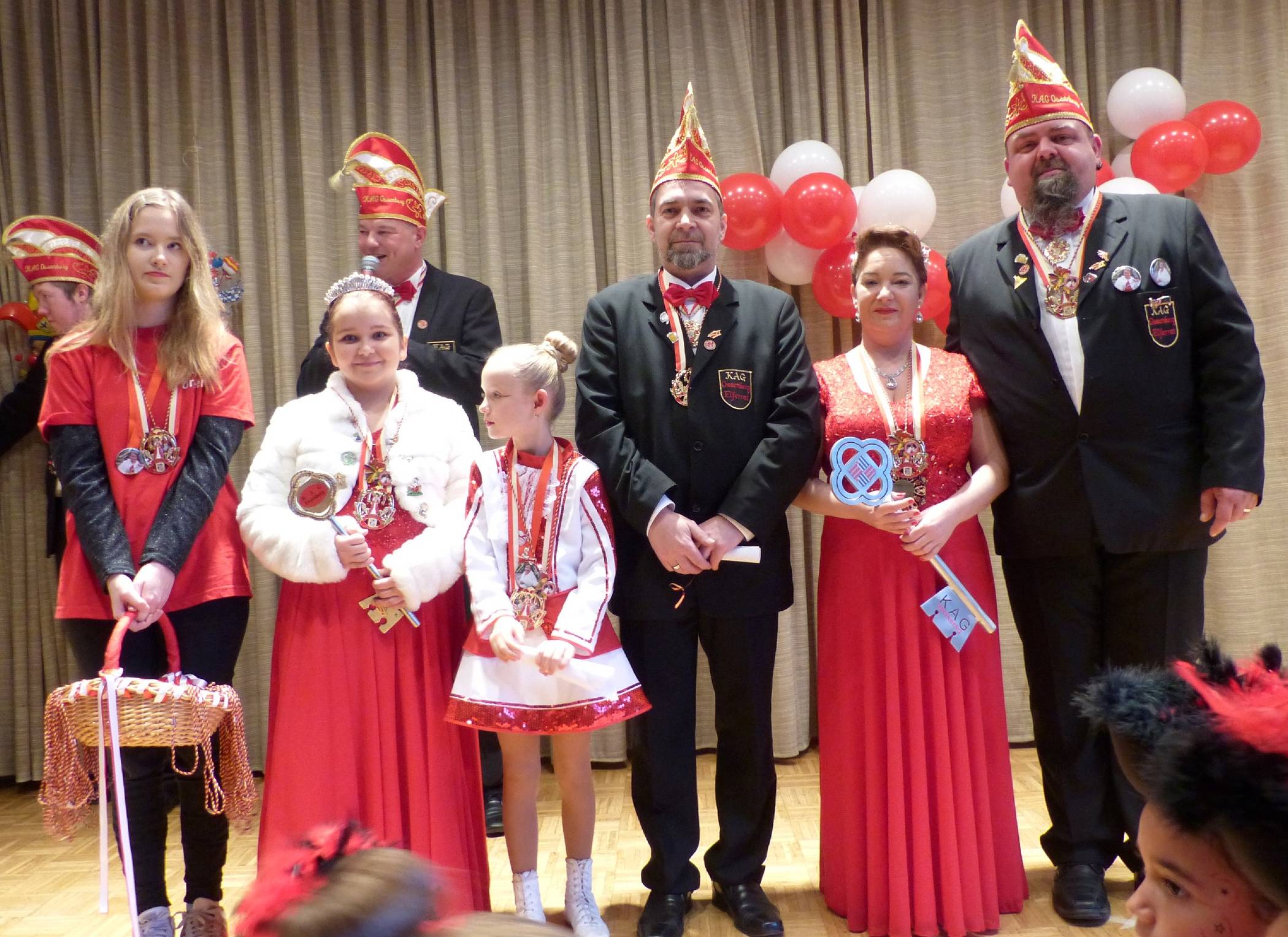 Die Ossenberger Tollitäten mit ihren Adjutanten.