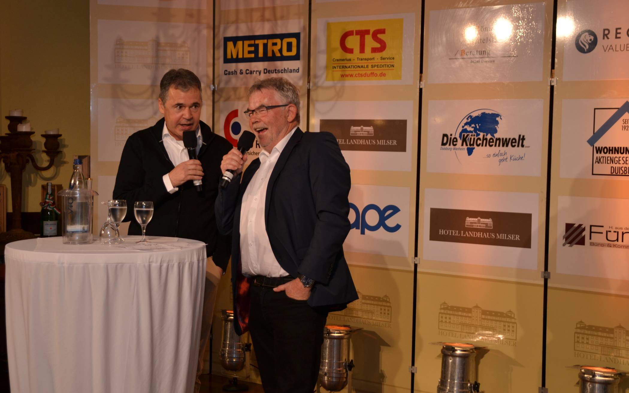 Es ist weißgott nicht langweilig, auch beim Thema Fußball über den Tellerrand zu schauen – das bewies Andreas Rettig im Landhaus-Talk mit Manni Breuckmann.