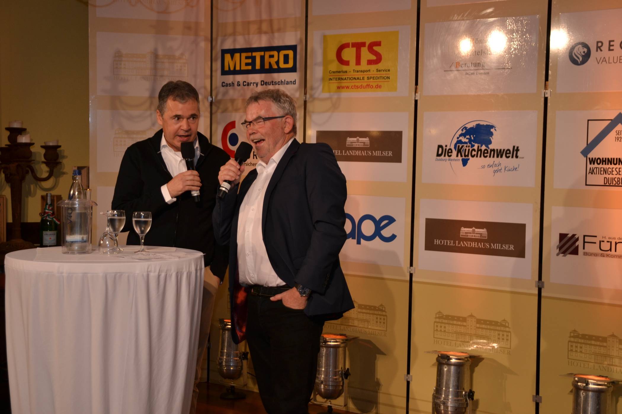  Es ist weißgott nicht langweilig, auch beim Thema Fußball über den Tellerrand zu schauen – das bewies Andreas Rettig im Landhaus-Talk mit Manni Breuckmann. 