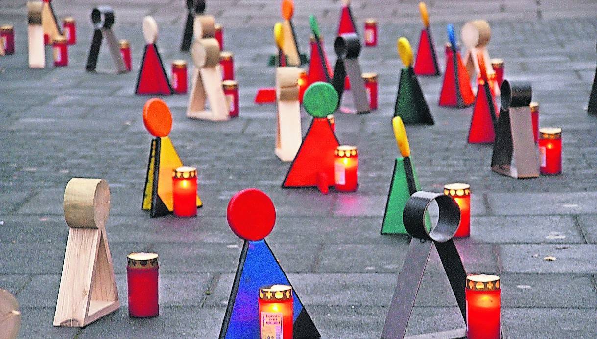  Am Internationalen Tag gegen Gewalt an Frauen zündet der Runde Tisch gegen häusliche Gewalt im Kreis Viersen wieder „Ein Licht für jede Frau“ an. Die Aktion findet in Grefrath und Elmpt statt. 