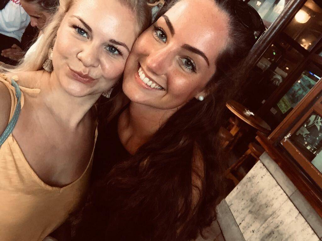  Die 23-jährige Vivien aus Xanten hat bereits zum zweiten Mal Blutkrebs und benötigt dringend, um weiter leben zu können, eine Stammzellspende.  Ihre Freundin Eyleen ruft gemeinsam mit weiteren Freunden, mit Viviens Familie und ihrer früheren Schule, Mercator Berufskolleg in Moers, zur Registrierungsaktion auf. 