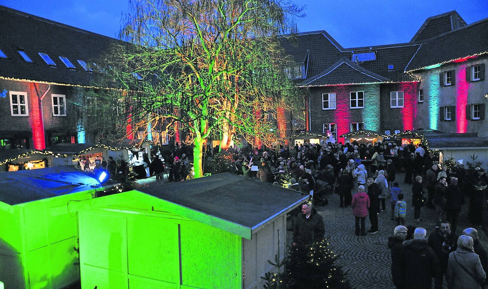  Das schöne Rund des Burginnenhof bietet den Rahmen für „Advent an der Burg“ am dritten Adventswochenende. 