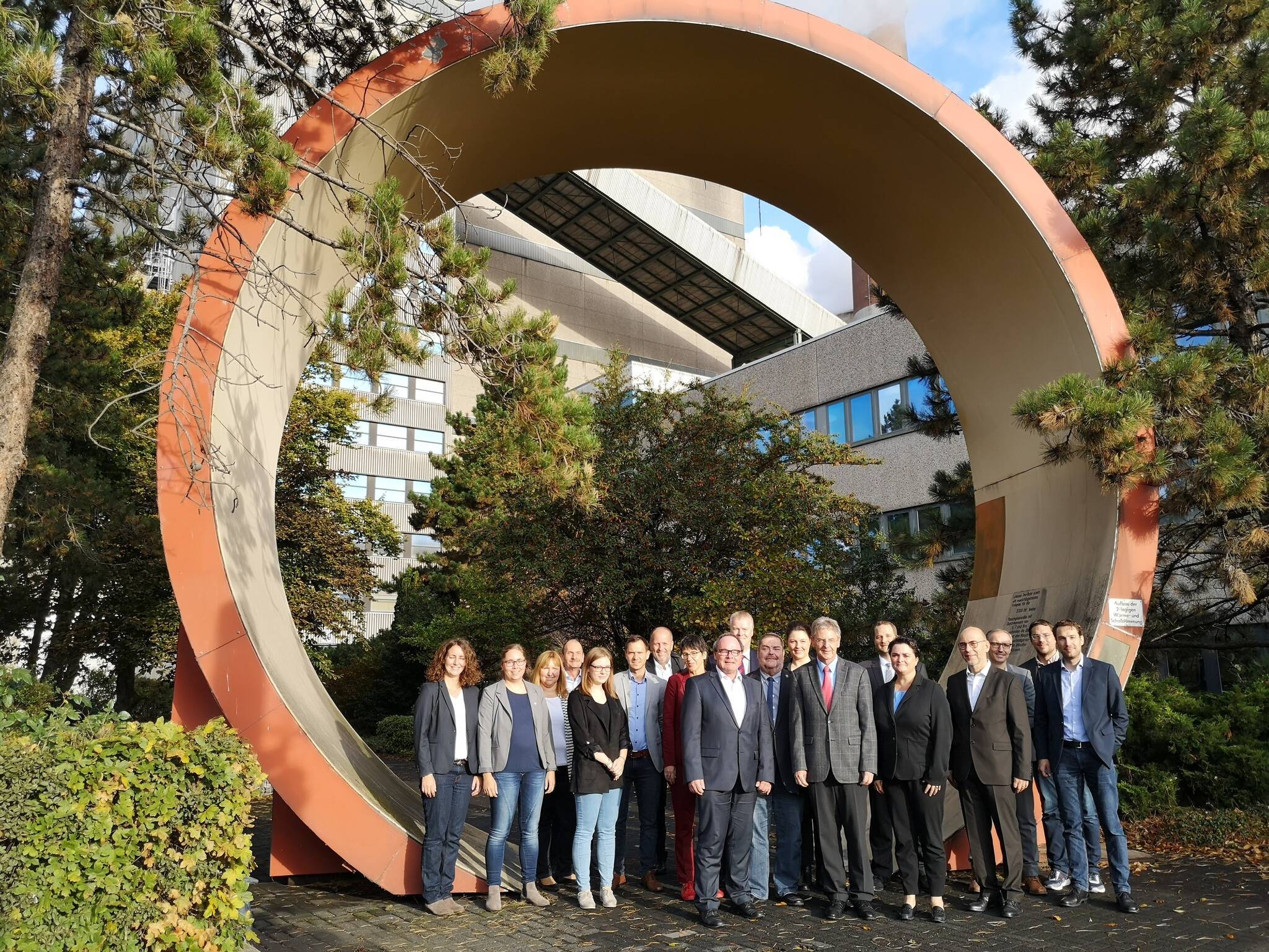 Die kommunalen Wirtschaftsförderer im Kreis waren zum Gedankenaustausch über den Strukturwandel bei RWE zu Gast. Vordere Reihe, von links: Robert Abts, Dr. Eberhard Uhlig und Stefanie Bössem.