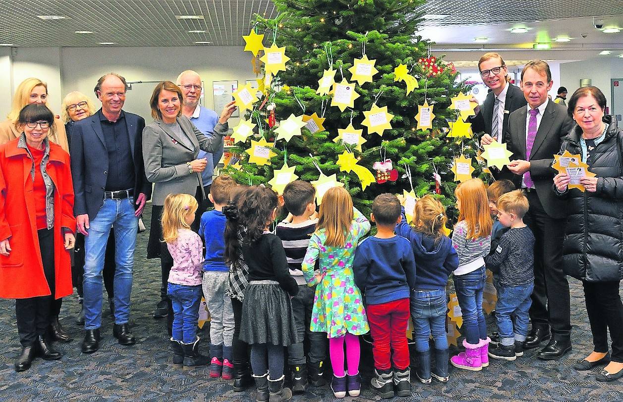 Insgesamt 439 Wünsche warten in diesem Jahr darauf erfüllt zu werden. Bürgermeisterin Sabine Anemüller ist sich sicher, dass dies klappt.