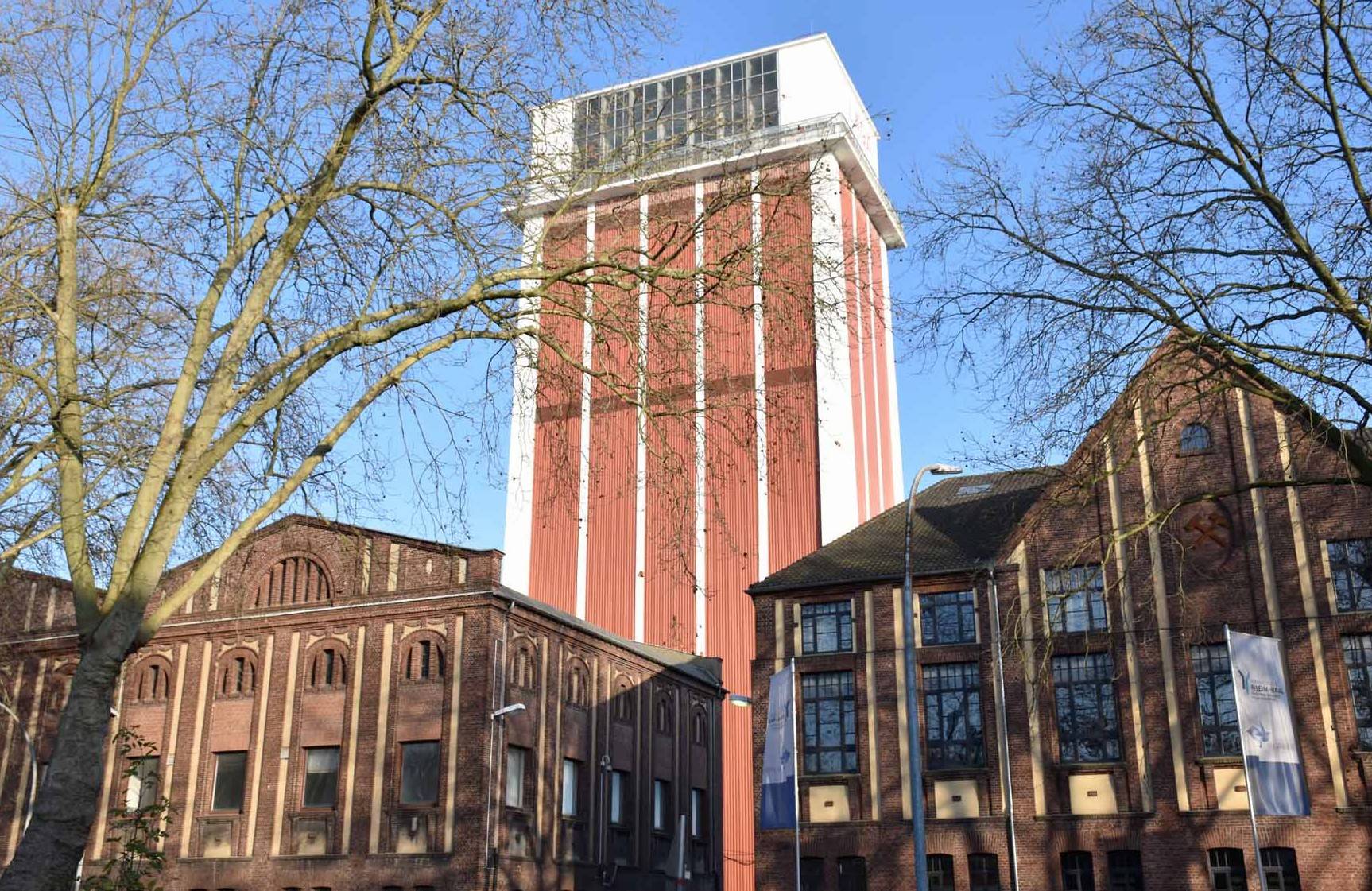  In einem Bürgerentscheid am 24. September 2017 hatten sich zwei Drittel der am Entscheid teilnehmenden rund 15.000 Kamp-Lintforter für den Erhalt des Turmes ausgesprochen. 