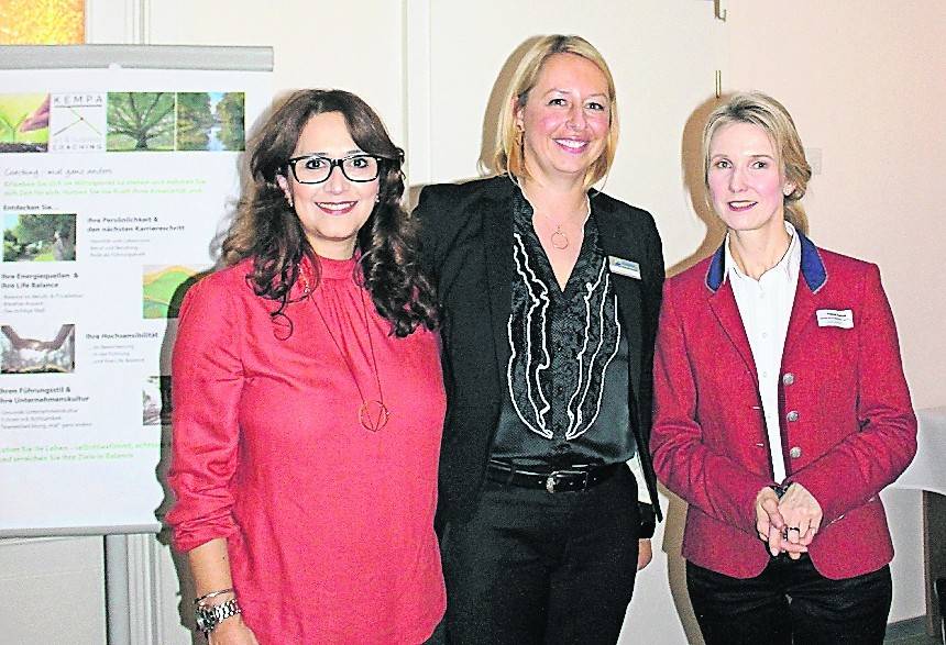  Wulla Malliaridou, Kerstin Duve (beide Wirtschaftsförderung) und Yvonne Kempa (Kempa Art   Business). 