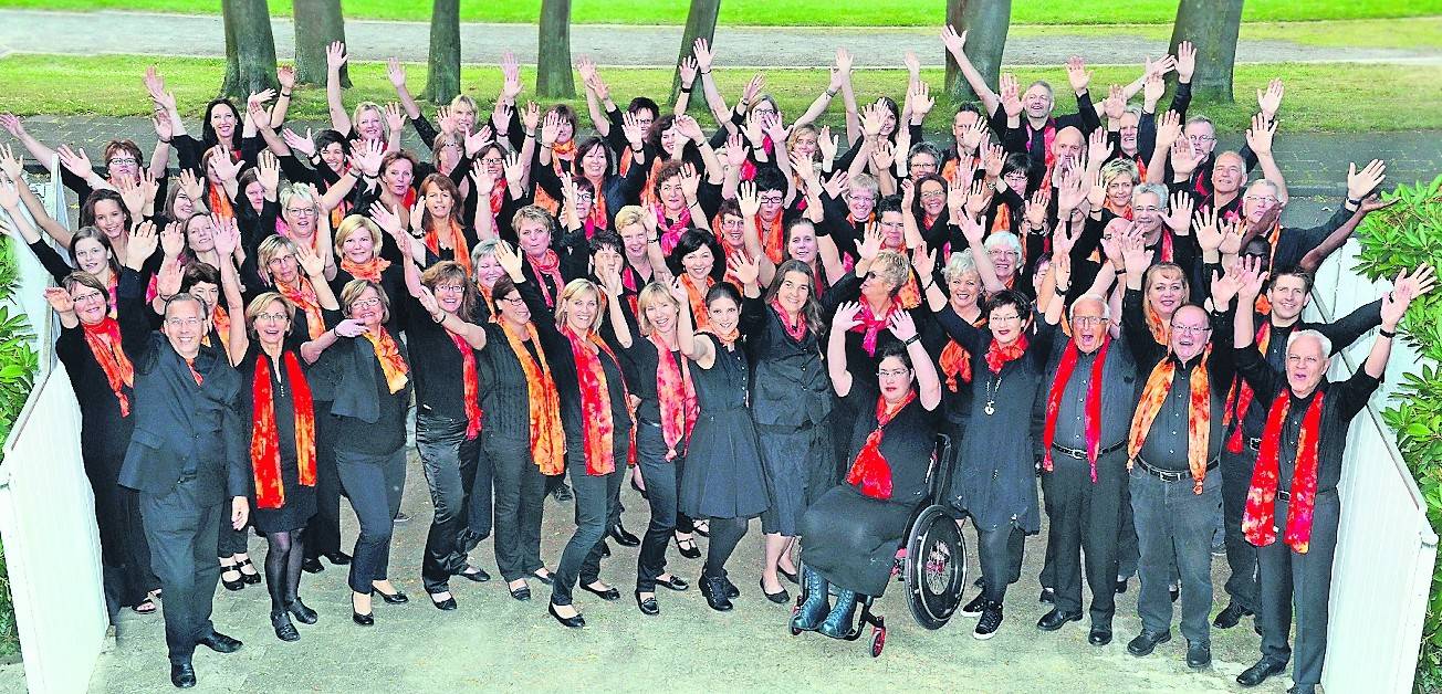 Der Gospelchor nimmt das Publikum mit auf eine Reise durch die Weihnachtszeit.