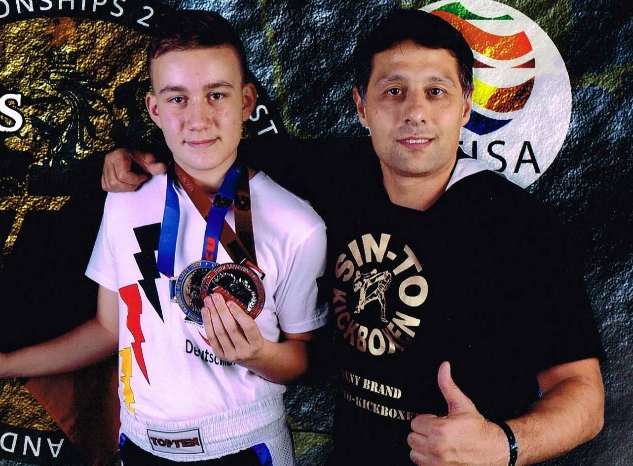  Gezielte Kickboxkombinationen haben dem zwölfjährigen Luca (links) den Vizeweltmeistertitel beschert. 