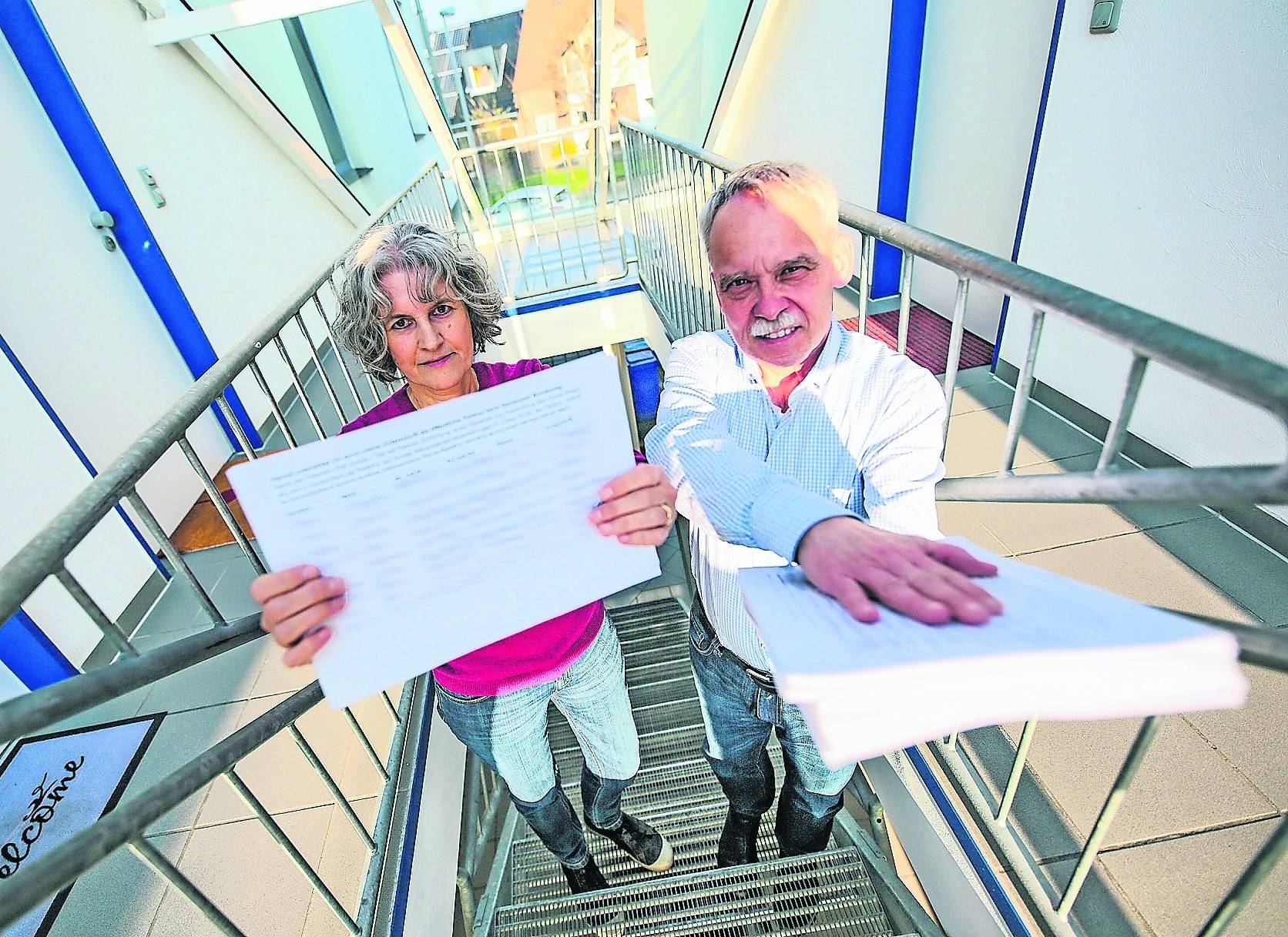  Birgit Braun und Ralf Gronau haben eine Petition eingereicht. Sie möchten ein Gesetz gegen die Einreise von Menschenrechtsverletzern aus aller Welt erwirken.  