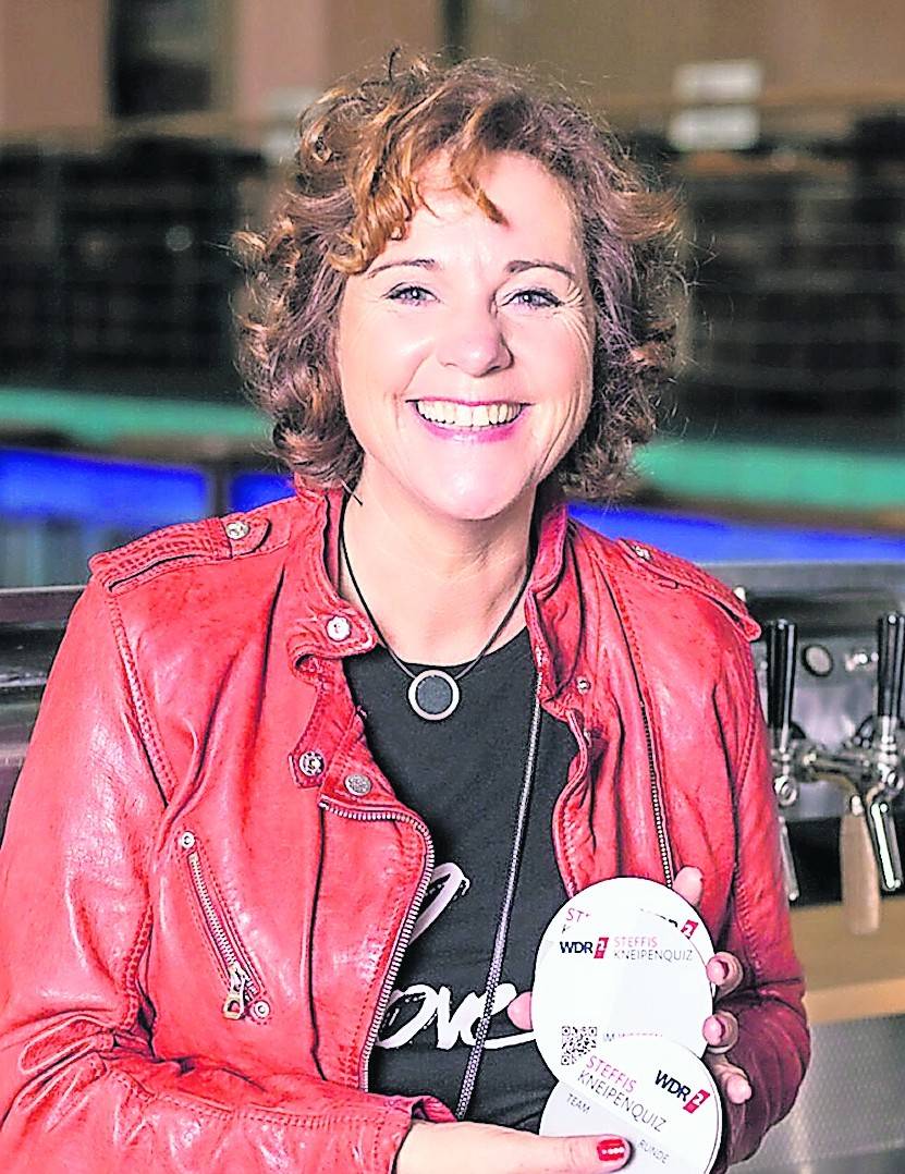 Steffi Neu fragt sie alle unter den Tisch.