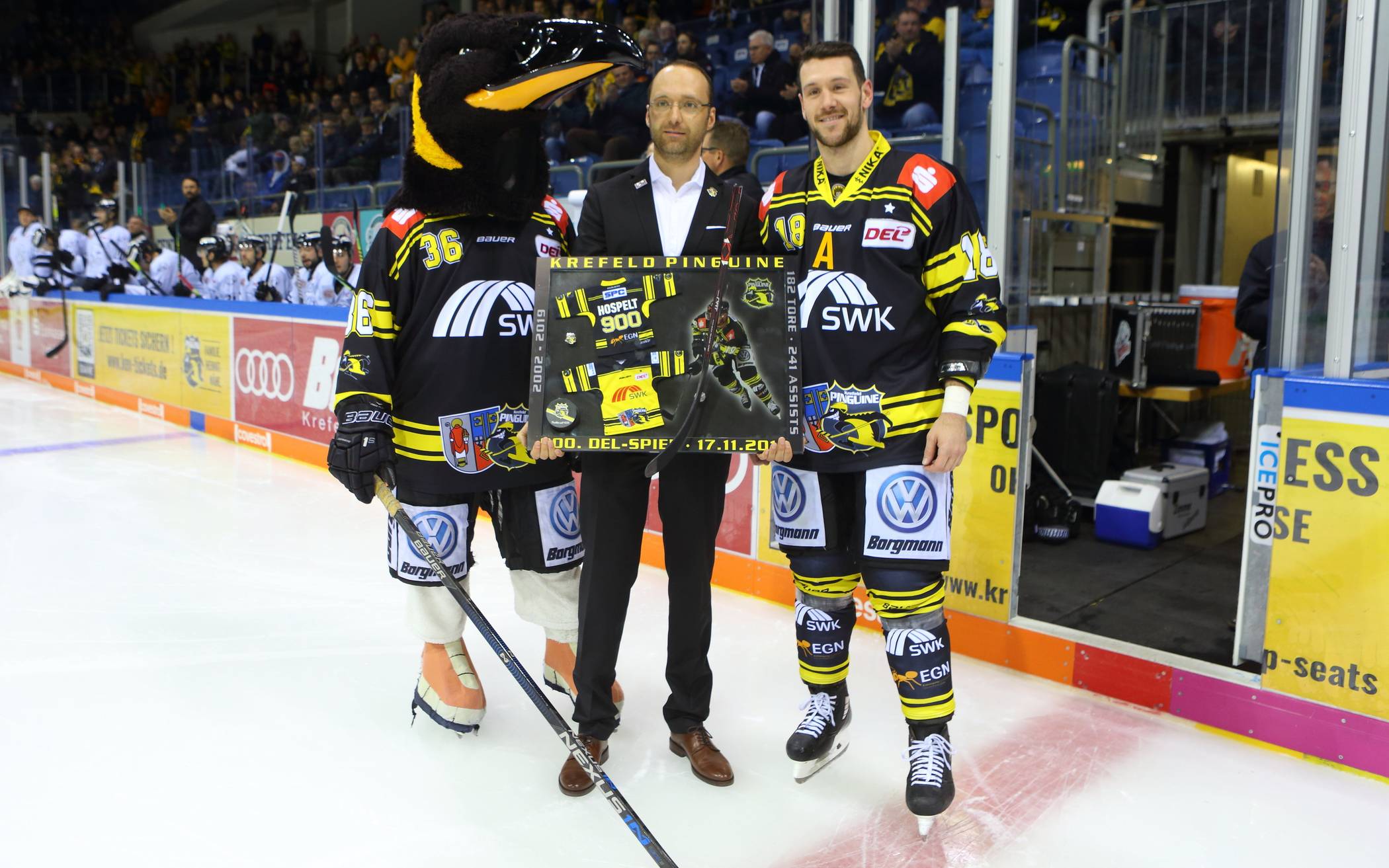 Kai Hospelt (rechts) wird den Pinguinen