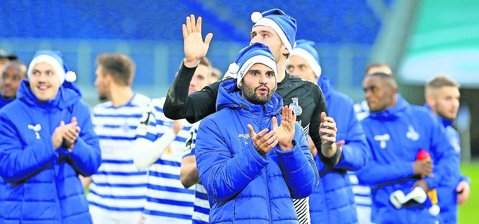  Tim Albutat und seine Mannschaftskollegen haben sich die Herbstmeisterschaft unter den Weihnachtsbaum gelegt.