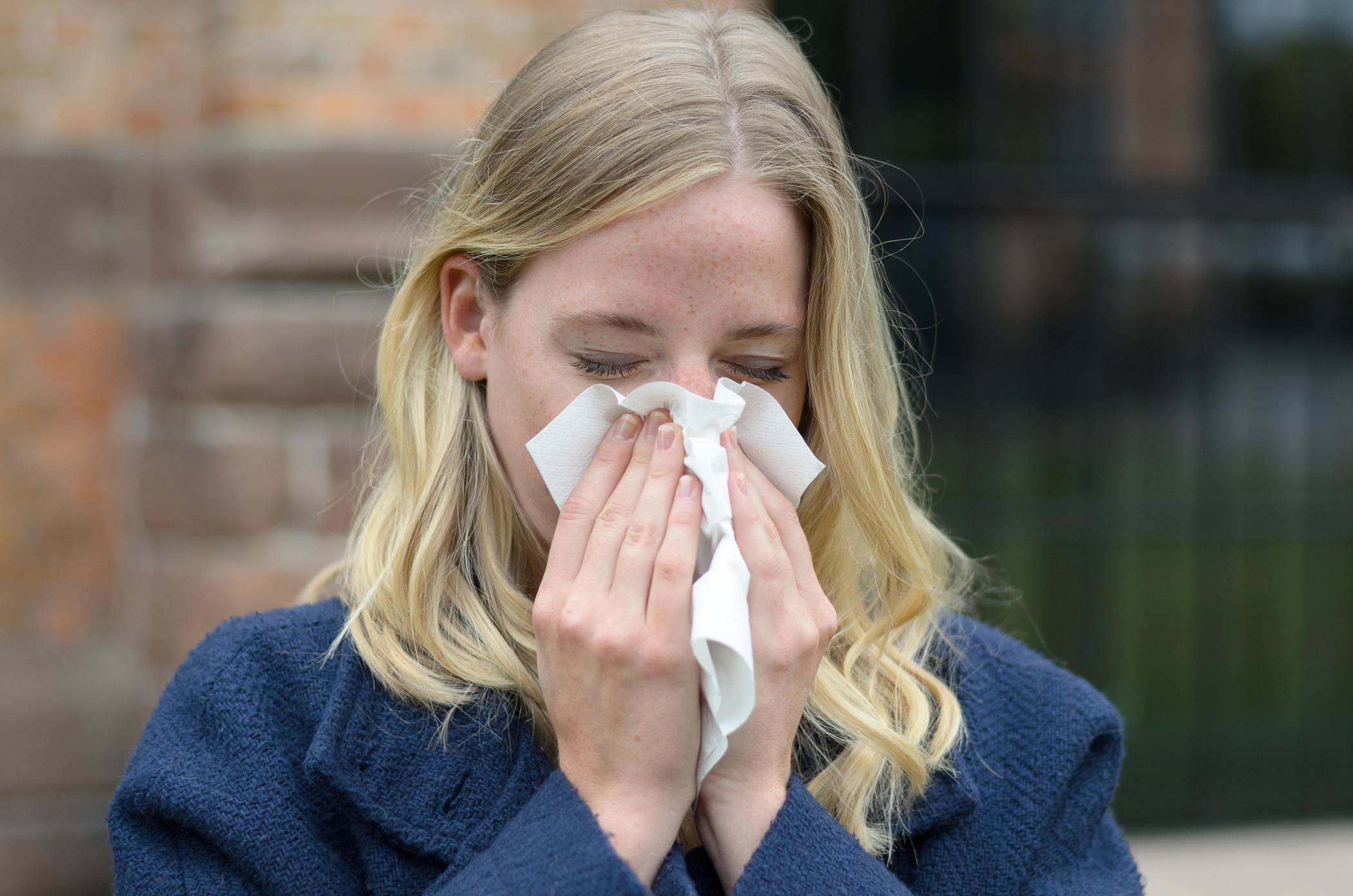 Das Schnäuzen ist tatsächlich eher die zweite Wahl, um die Nase frei zu bekommen.