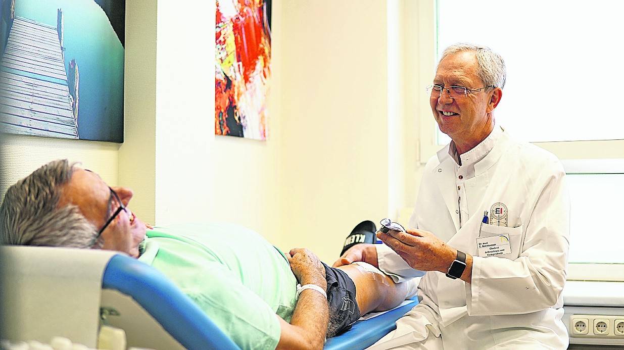  Dr. med. Enno Steinheisser, Chefarzt des Zentrums für Arthroskopie und Endoprothetik und Leiter des EndoProthetikZentrums Nettetal. 