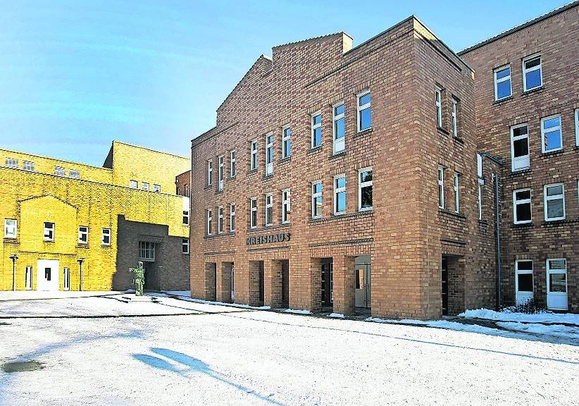  Das winterliche Kreishaus in Viersen. Die Türen bleiben in diesem Jahr vom 21. Dezember bis einschließlich 1. Januar geschlossen: Zwischen den Jahren und am Montag vor Heiligabend sind Betriebsferien. 