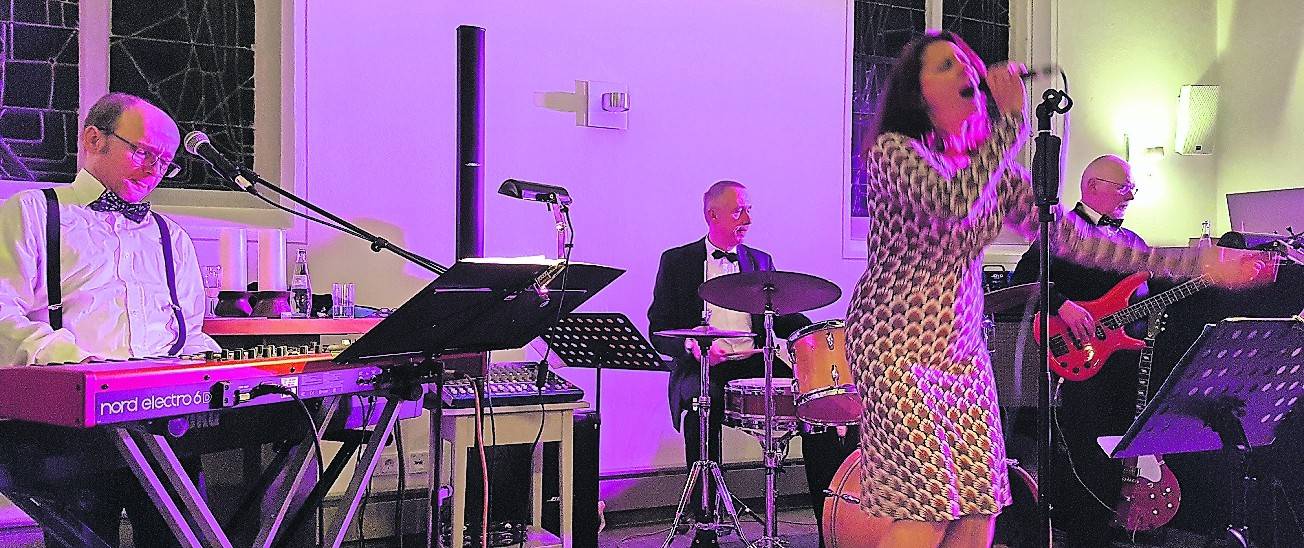 „Fräulein und Schmid“ und die Schattenmänner begeisterten beim Dankeschön-Konzert.