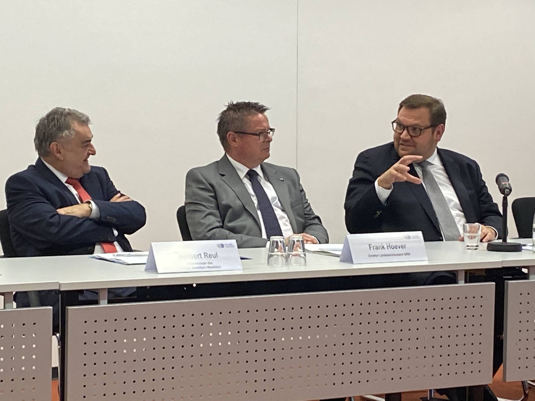 Kampf gegen den Missbrauch von Sozialleistungen : Erfolgreicher Testlauf in Krefeld