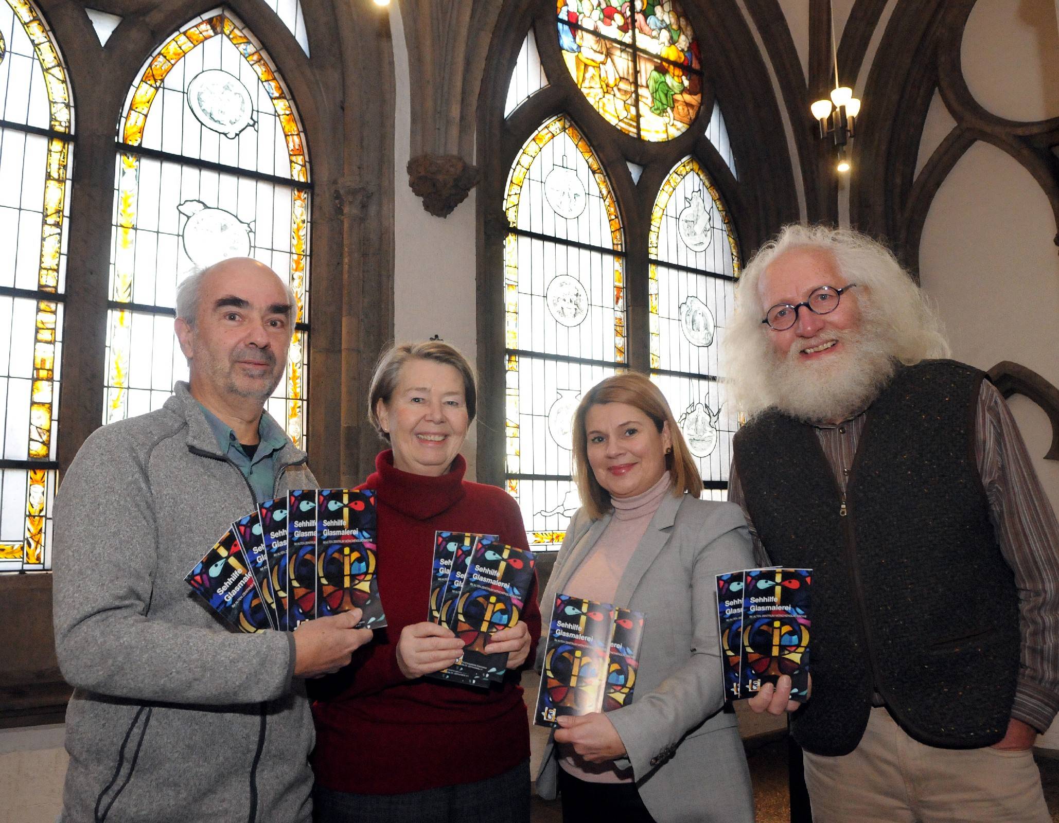 Journalist Armin Kaumanns, Glasmalerei-Forscherin Dr. Annette Jansen-Winkeln, MGMG-Projektmanagerin Alice Welters-Dahmen und Initiator Reinhold Schiffers machen sich für Gladbachs verborgene Schätze stark (v.l.).