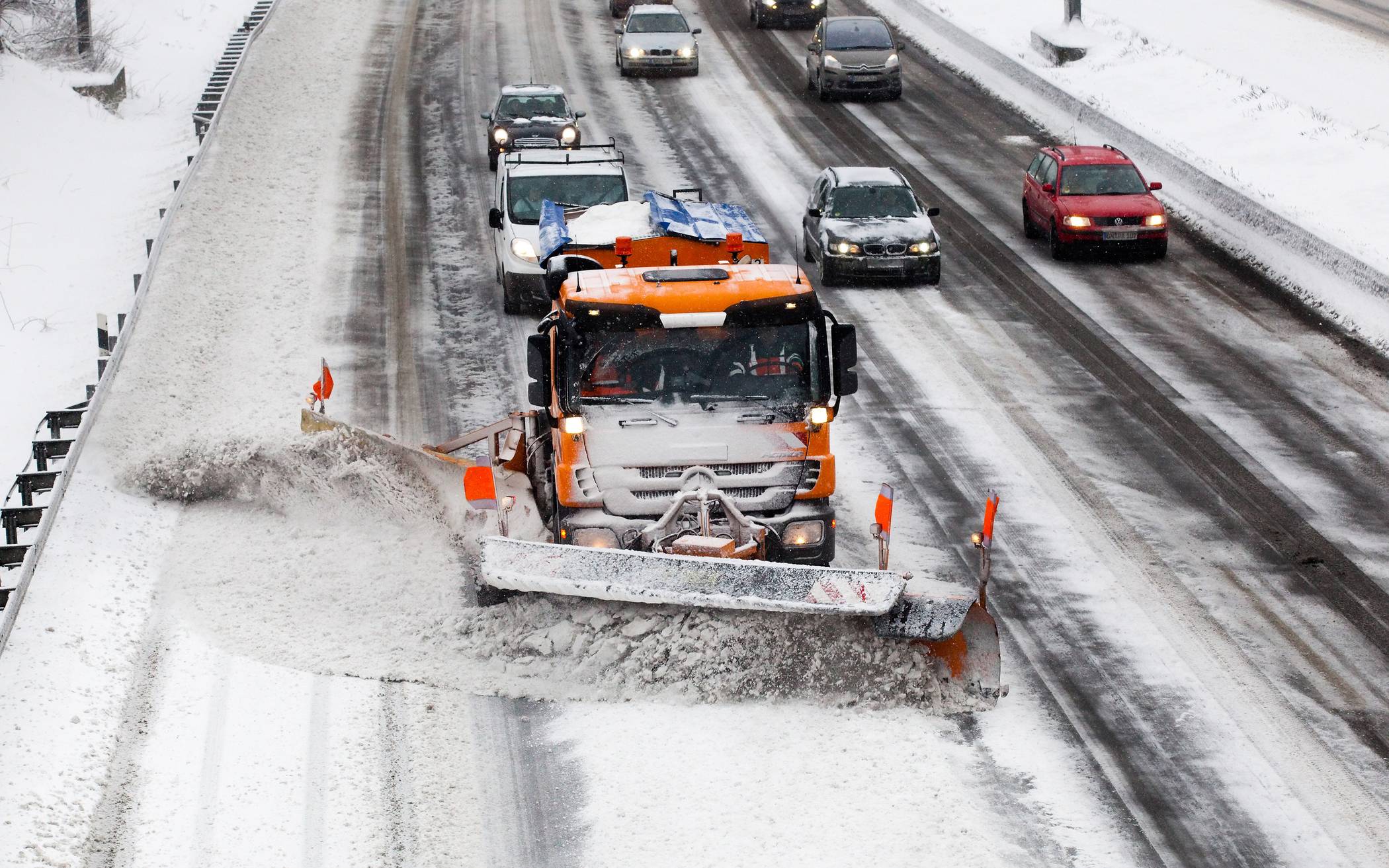 Während der Großteil der Bevölkerung während der Weihnachtstage und am Anfang des neuen Jahres frei hat, arbeiten im Hintergrund unerlässlich Menschen – auch bei Straßen.NRW.