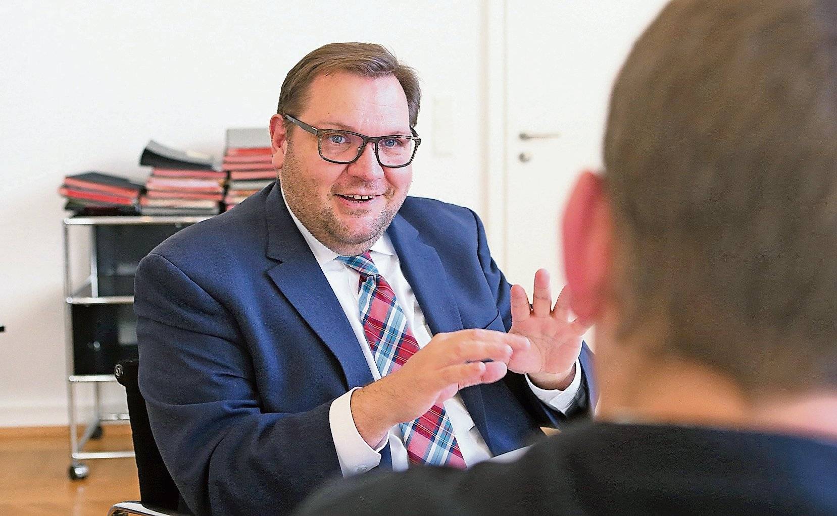 Krefelds Oberbürgermeister Frank Meyer (links) nahm