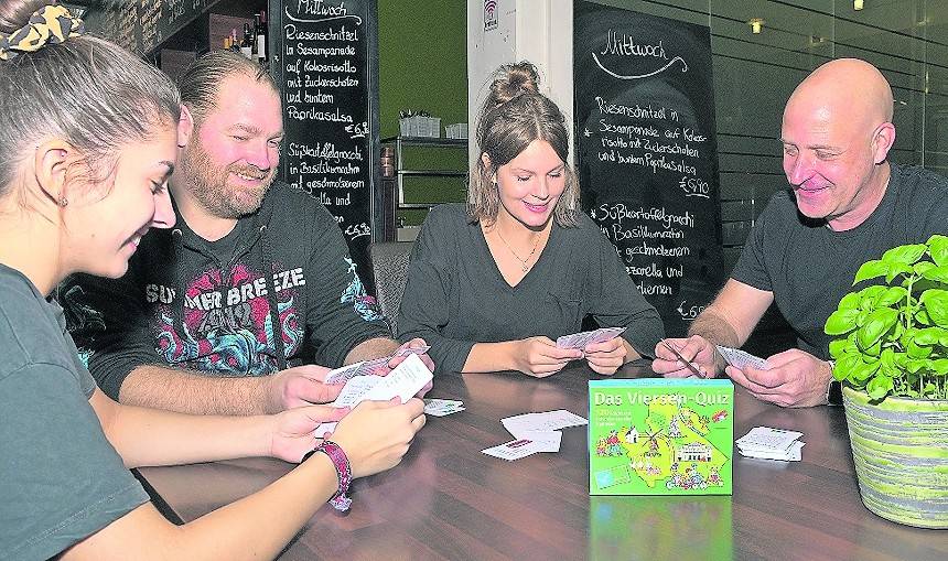 Das „Viersen Quiz“ ist prall gefüllt mit Wissen über alle vier Viersener Ortsteile, ihre Geschichte, ihre Gebäude, ihr Brauchtum, ihre Küche und ihre Menschen.
