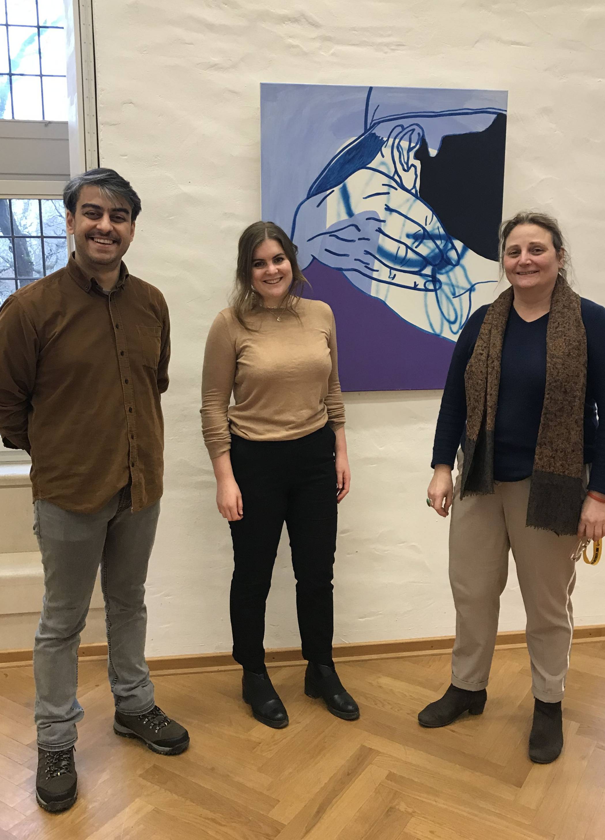 Freuen sich auf die Ausstellung: Künstler Olcay Kus, Nora Brüggemann und Jutta Saum vom Kultur-Team der Stadt.